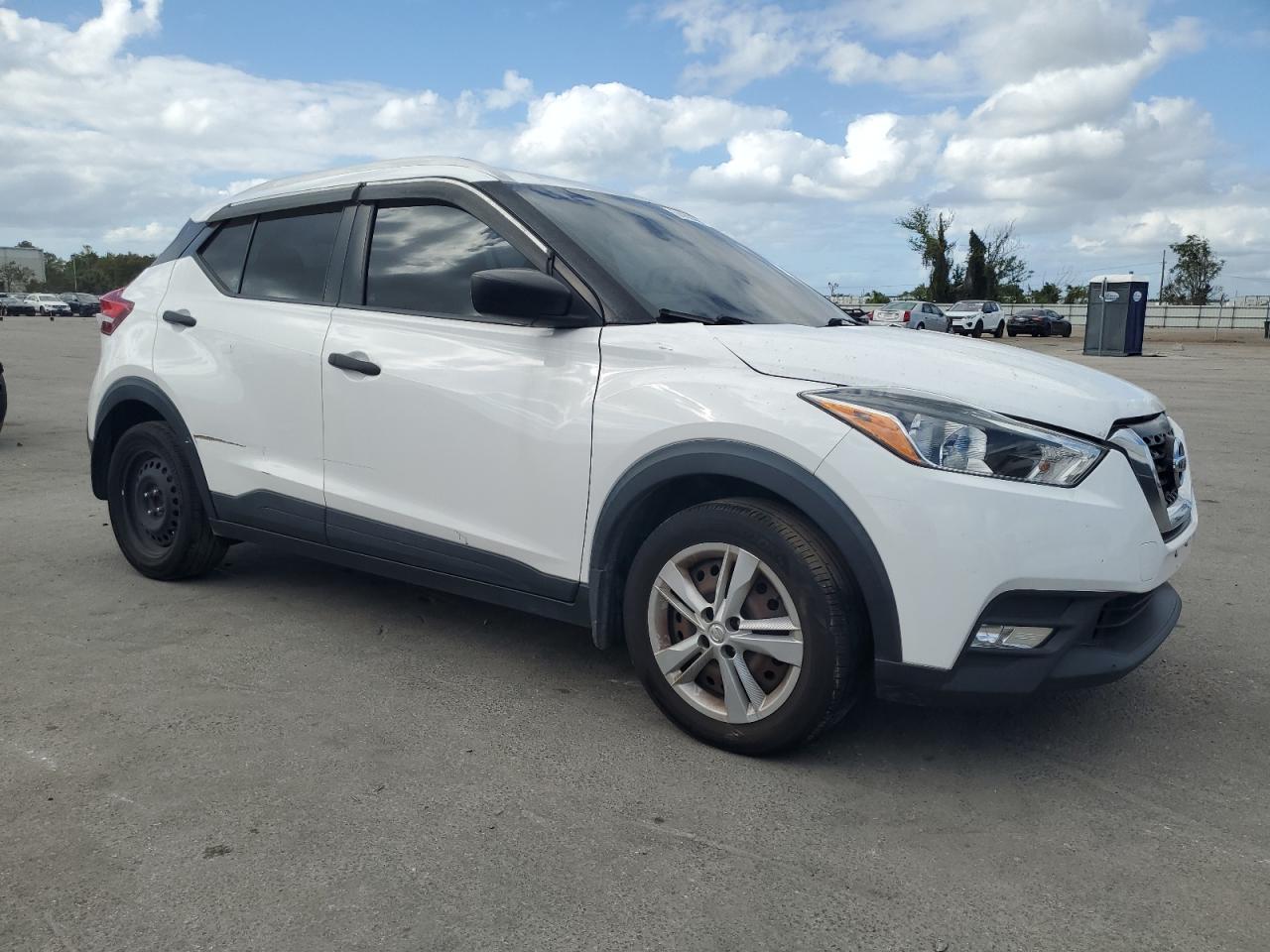 Photo 3 VIN: 3N1CP5CU4JL535070 - NISSAN KICKS 