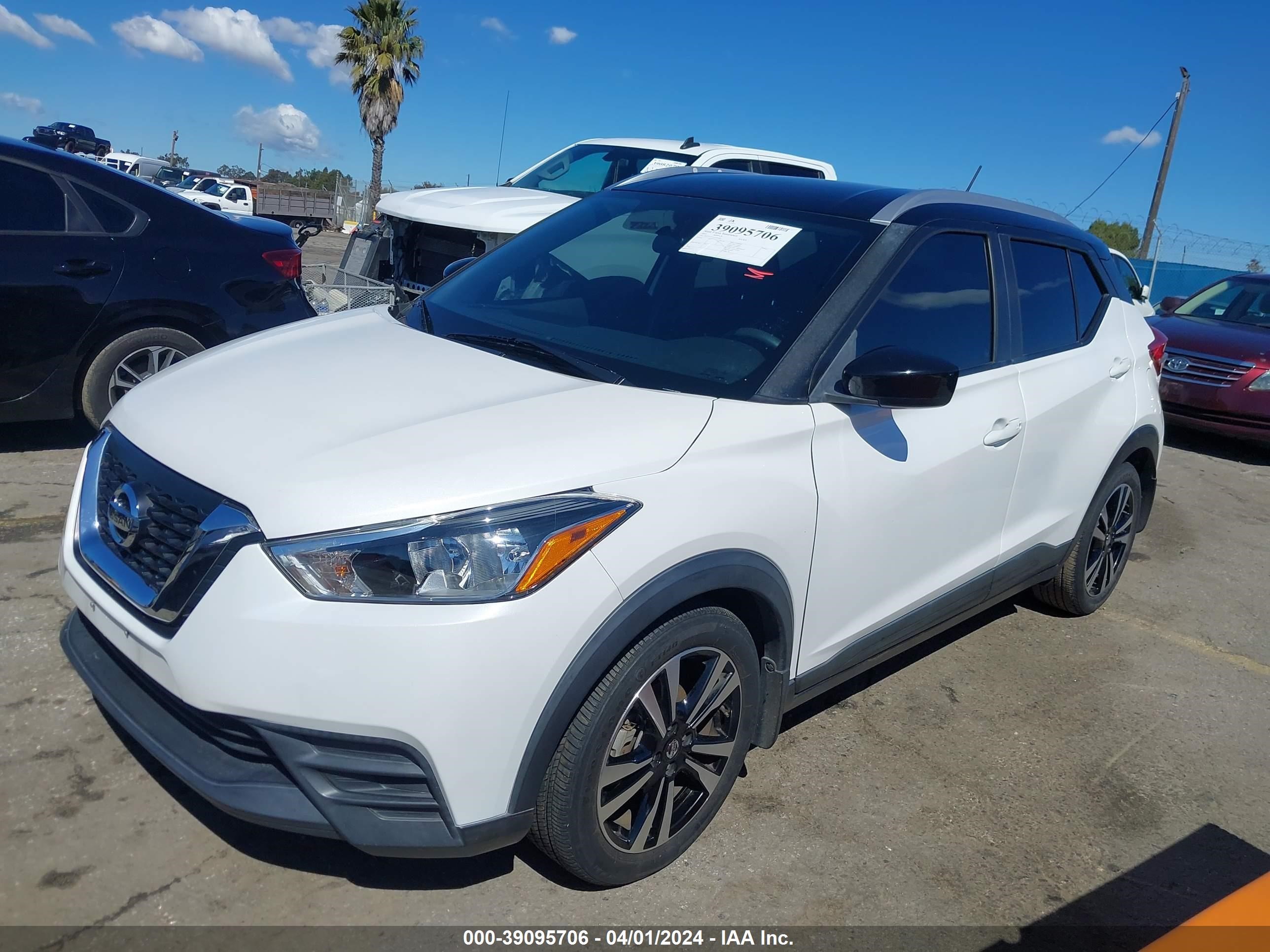 Photo 1 VIN: 3N1CP5CU4KL565204 - NISSAN KICKS 