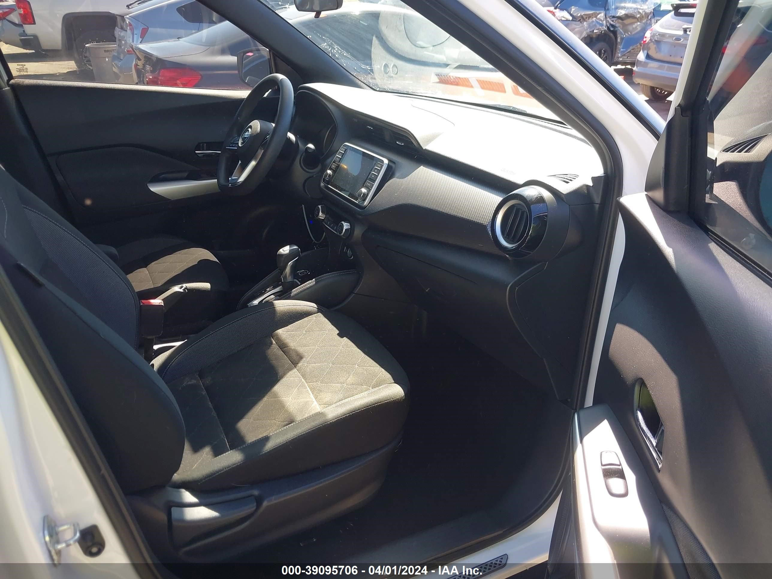 Photo 4 VIN: 3N1CP5CU4KL565204 - NISSAN KICKS 