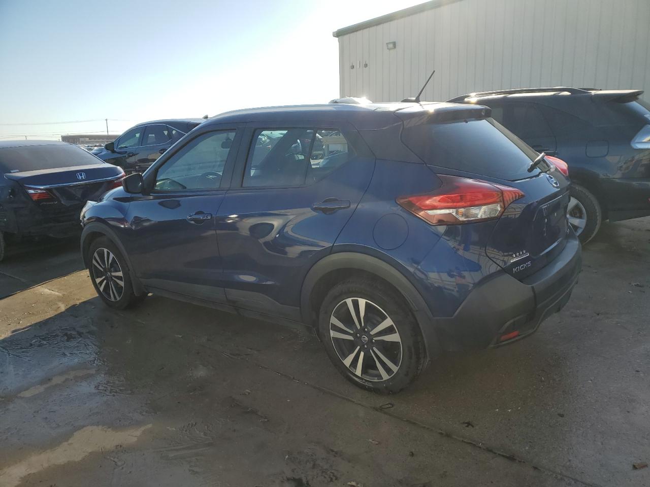 Photo 1 VIN: 3N1CP5CU5JL505771 - NISSAN KICKS 