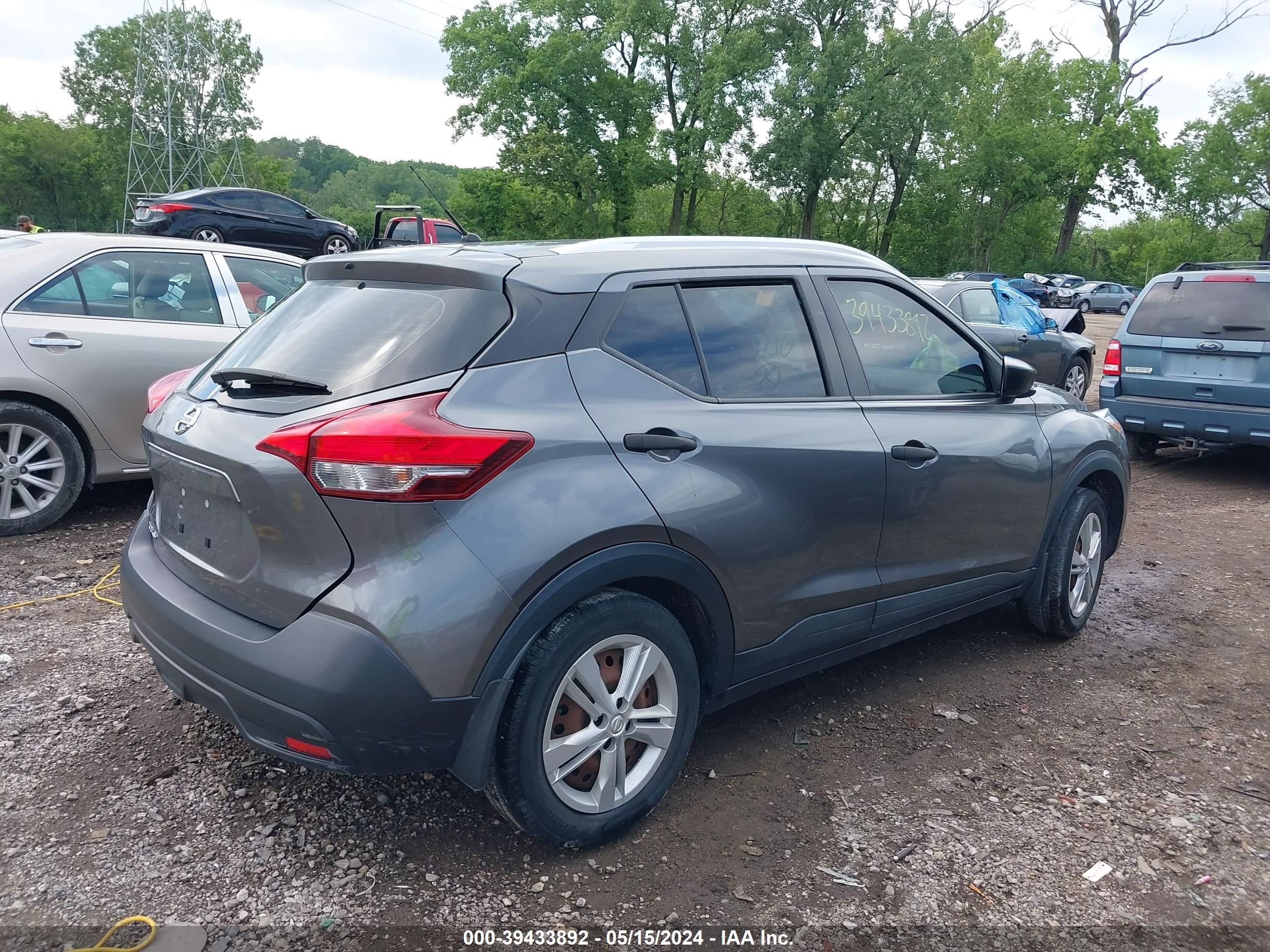 Photo 3 VIN: 3N1CP5CU5JL513210 - NISSAN KICKS 