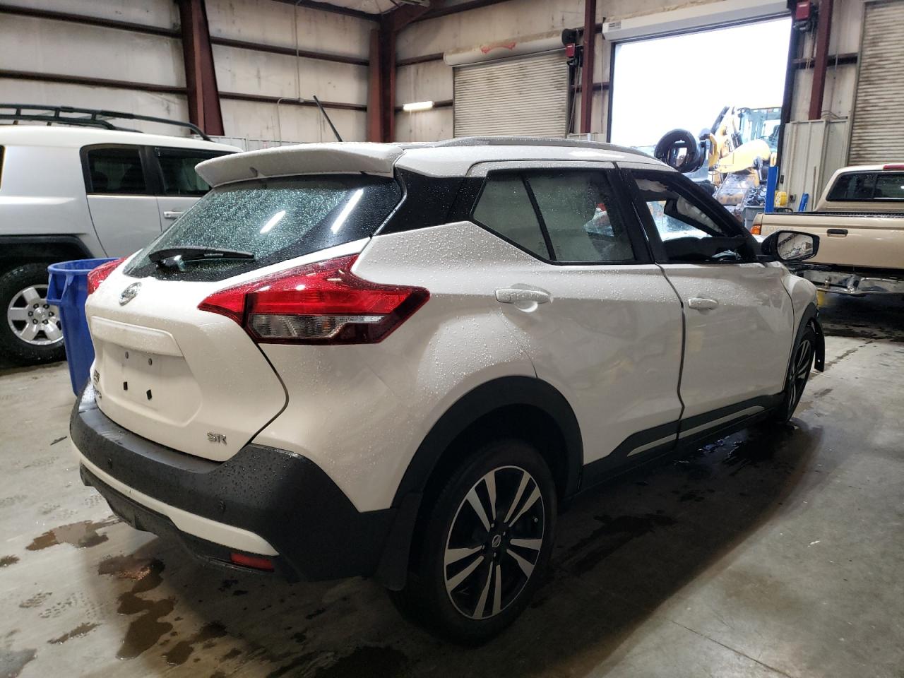 Photo 2 VIN: 3N1CP5CU5JL517600 - NISSAN KICKS 