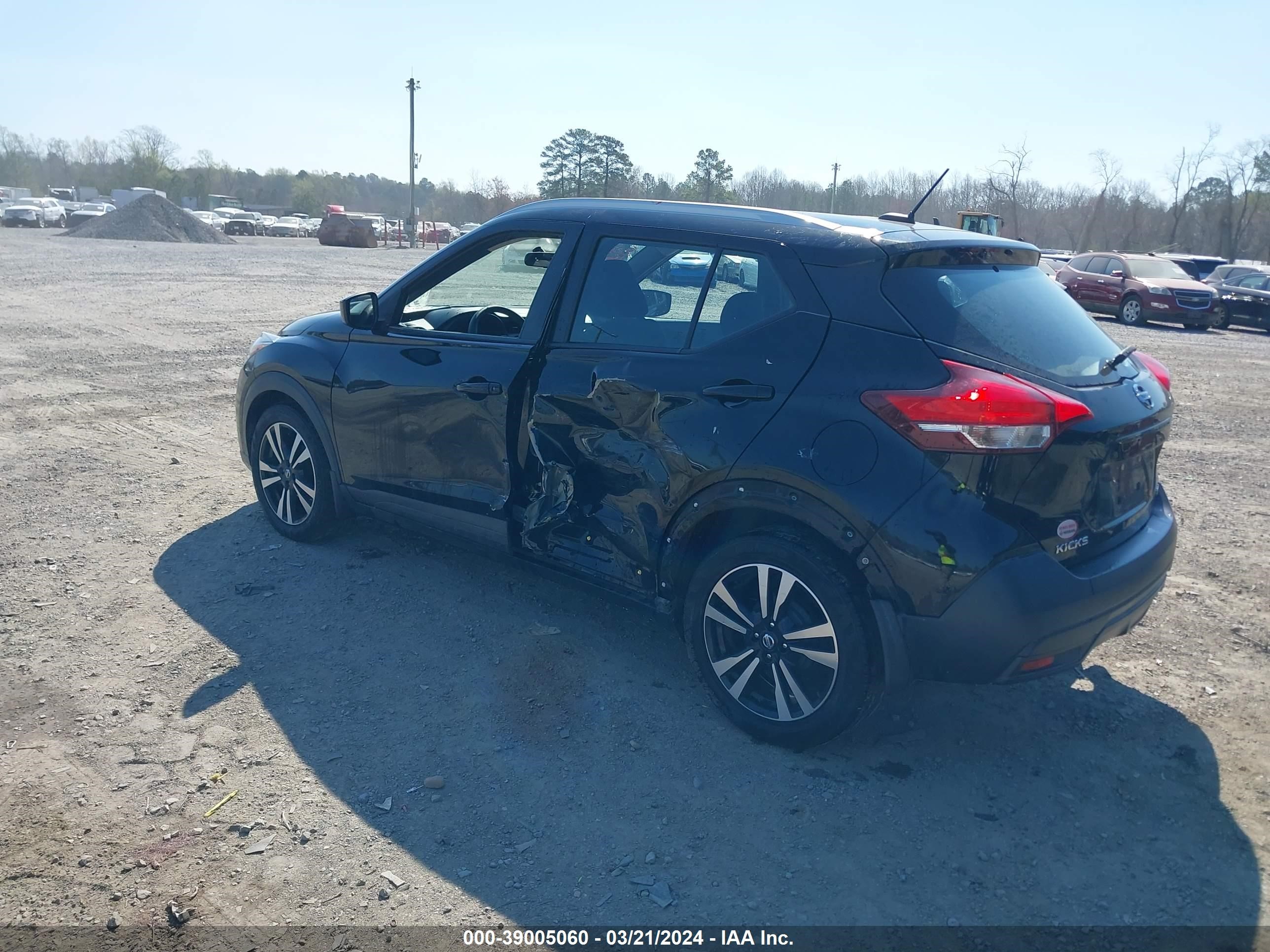 Photo 2 VIN: 3N1CP5CU5JL521890 - NISSAN KICKS 