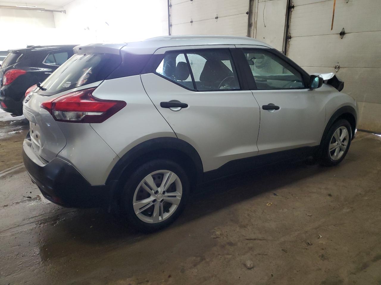 Photo 2 VIN: 3N1CP5CU5JL525339 - NISSAN KICKS 