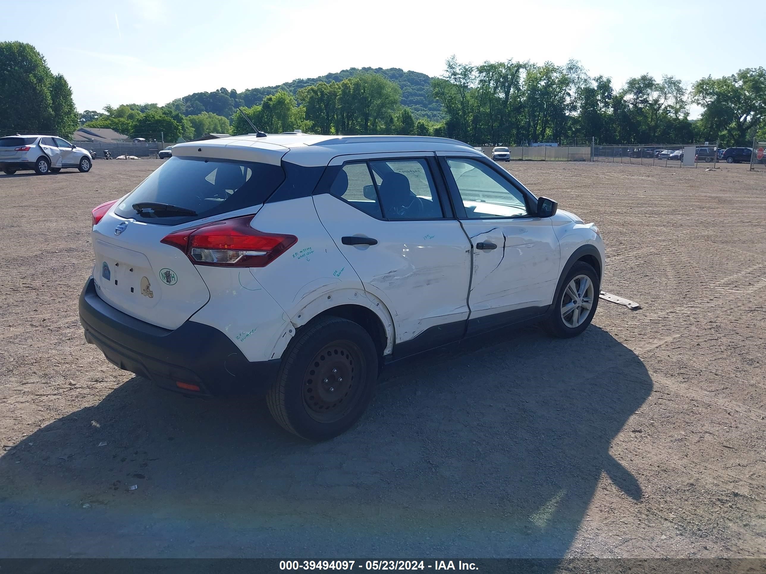 Photo 3 VIN: 3N1CP5CU5JL527303 - NISSAN KICKS 