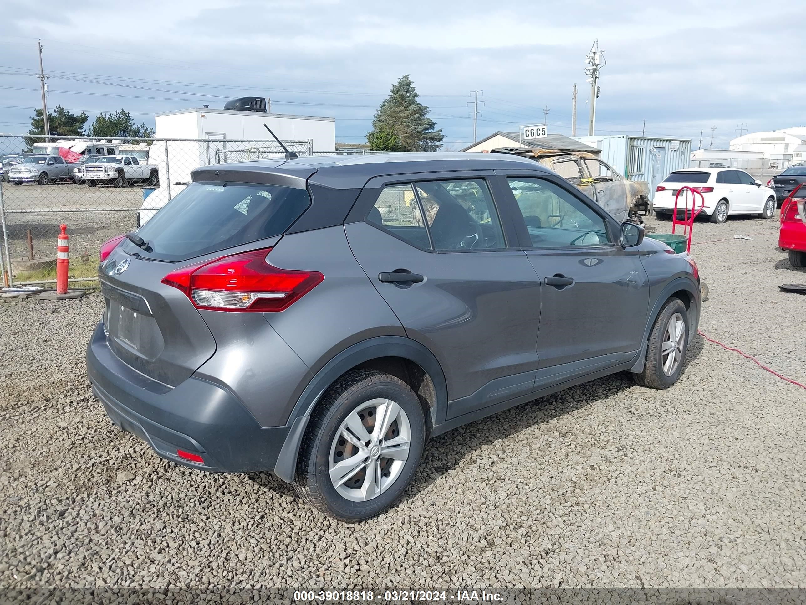 Photo 3 VIN: 3N1CP5CU5JL543968 - NISSAN KICKS 