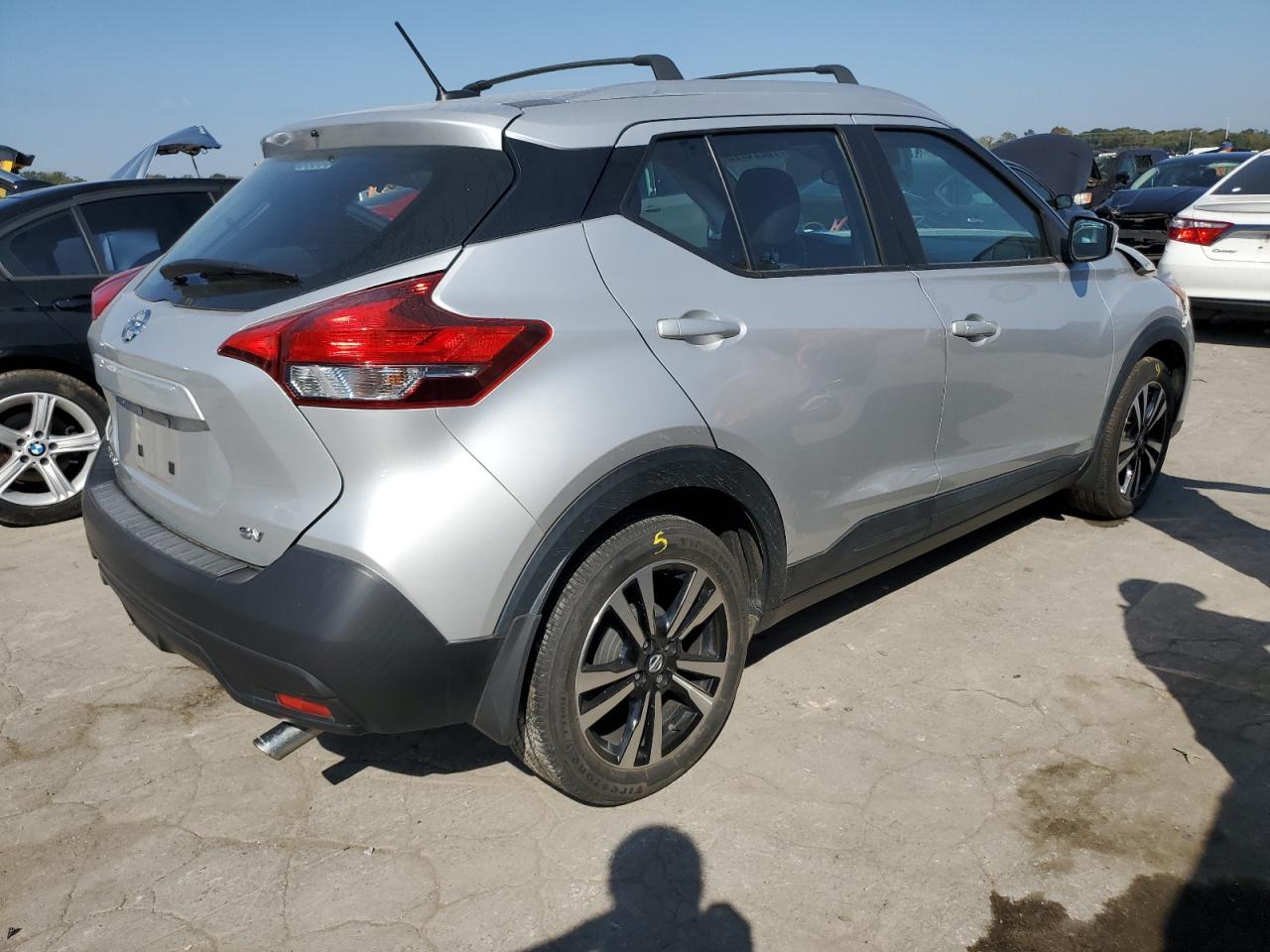 Photo 2 VIN: 3N1CP5CU6JL509375 - NISSAN KICKS 