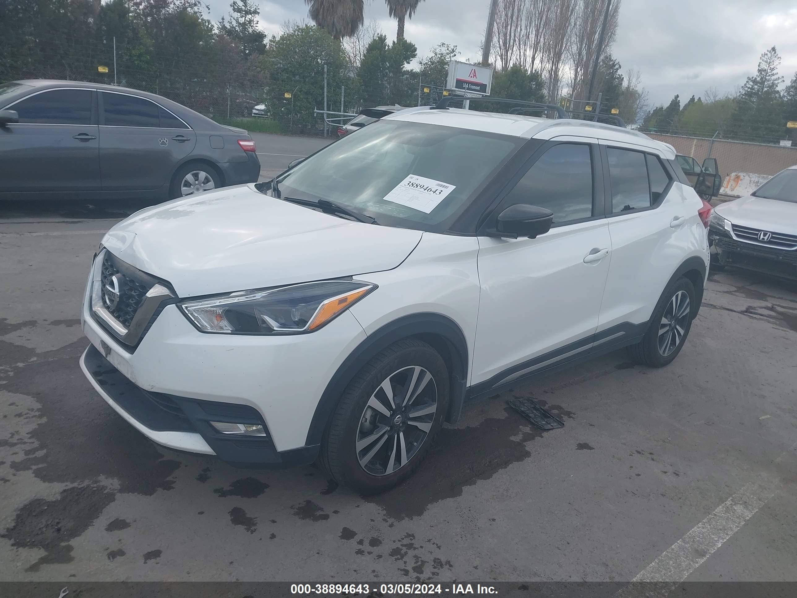 Photo 1 VIN: 3N1CP5CU6JL514155 - NISSAN KICKS 