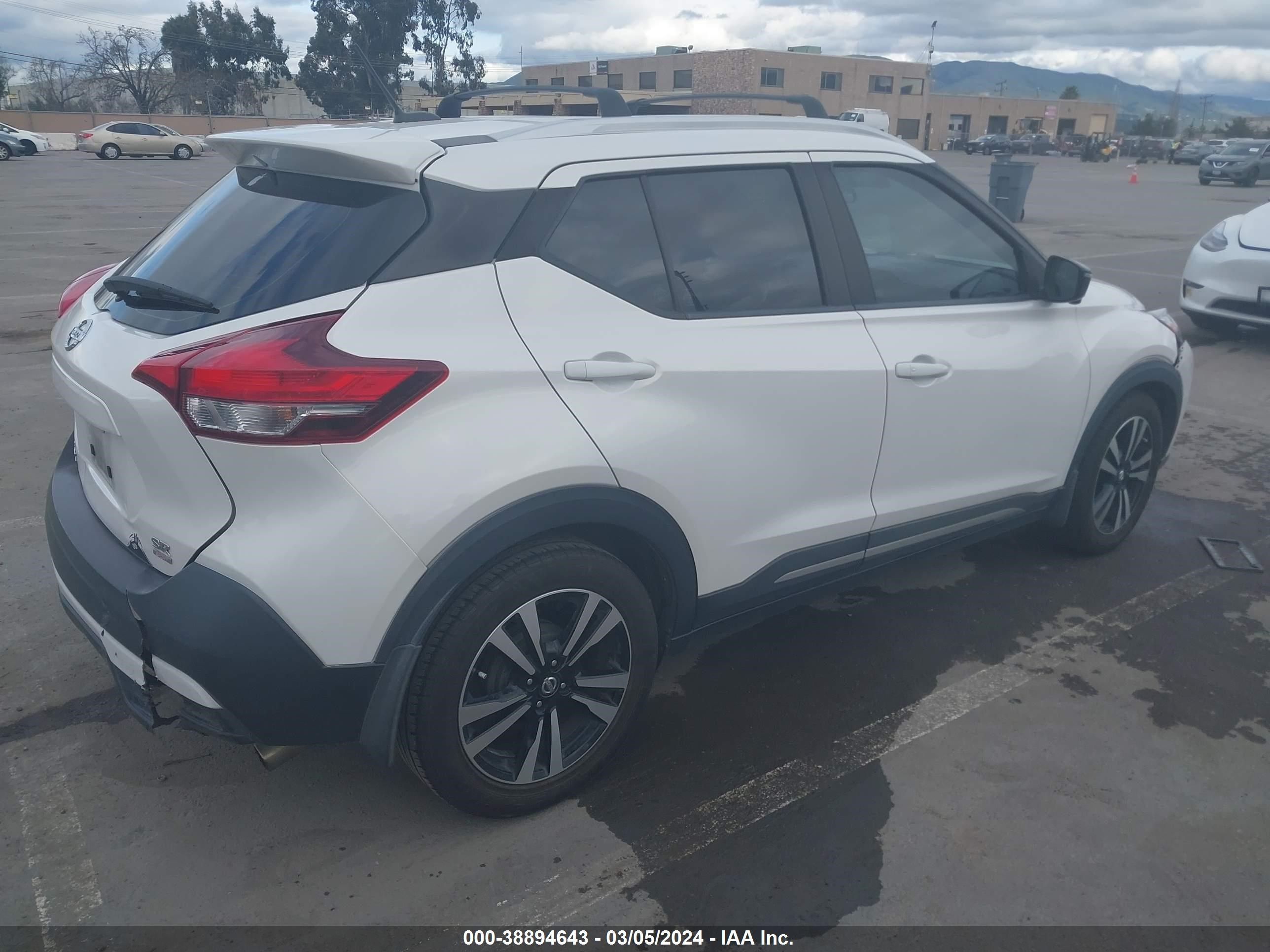 Photo 3 VIN: 3N1CP5CU6JL514155 - NISSAN KICKS 