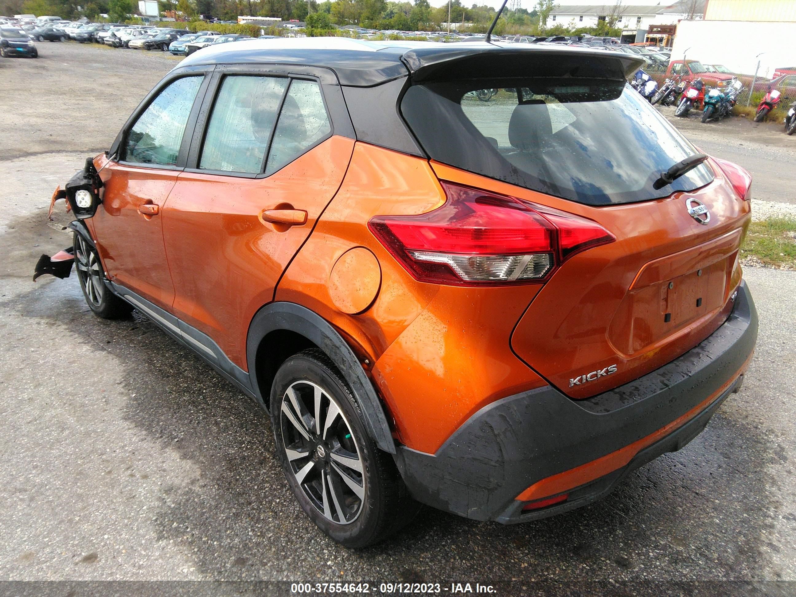 Photo 2 VIN: 3N1CP5CU6JL518299 - NISSAN KICKS 