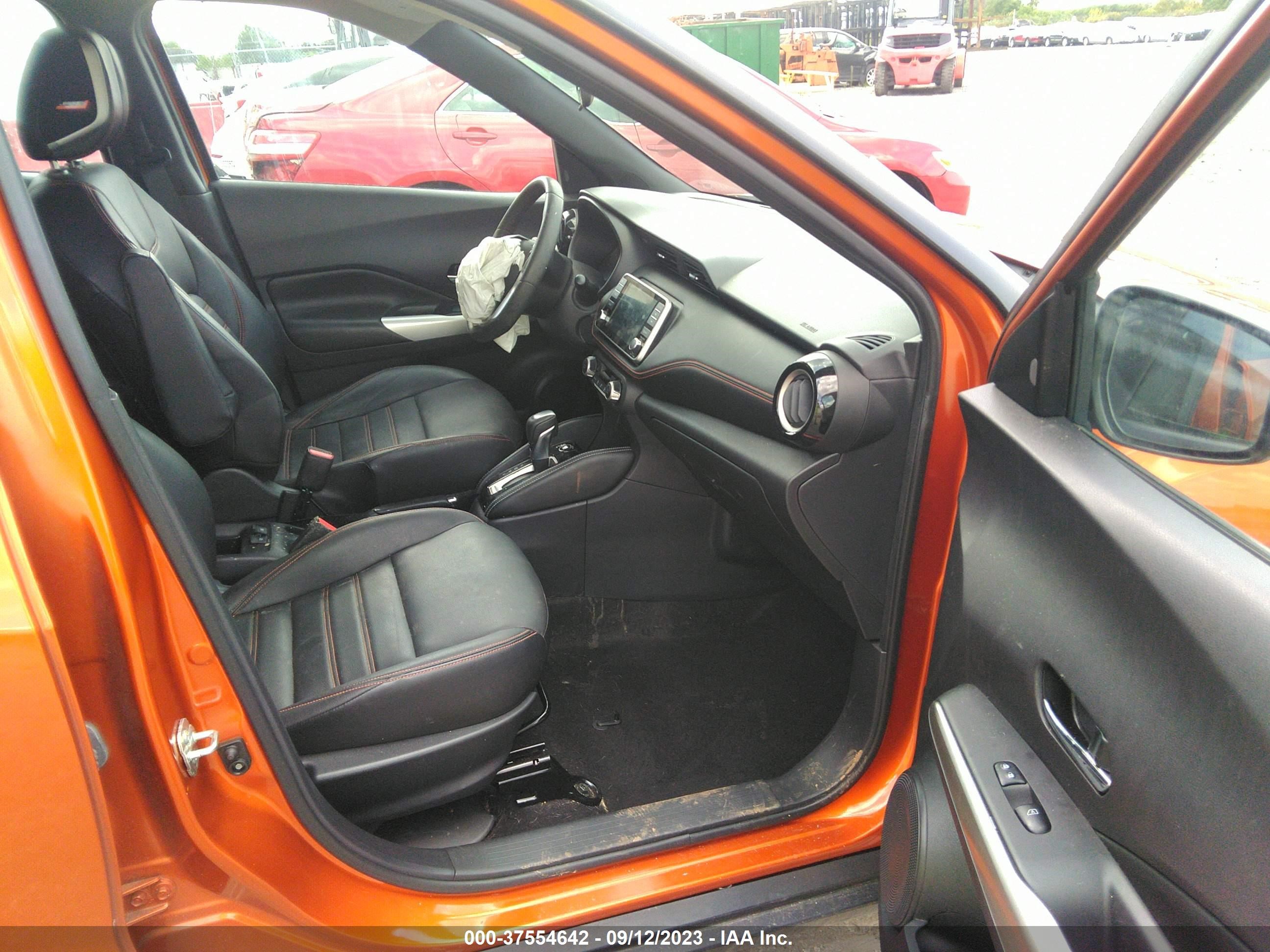 Photo 4 VIN: 3N1CP5CU6JL518299 - NISSAN KICKS 