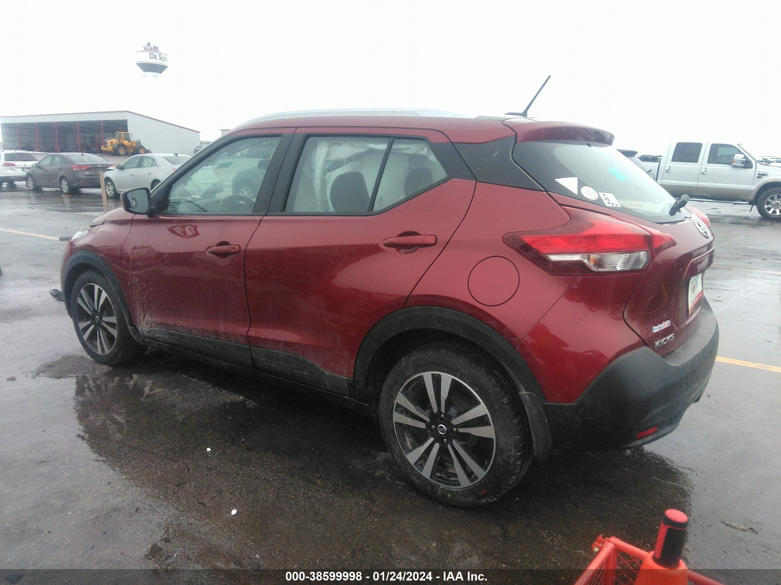 Photo 2 VIN: 3N1CP5CU6JL520019 - NISSAN KICKS 