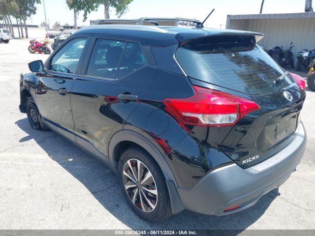 Photo 2 VIN: 3N1CP5CU6JL521669 - NISSAN KICKS 