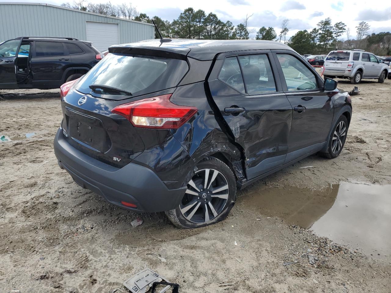 Photo 2 VIN: 3N1CP5CU6JL533160 - NISSAN KICKS 