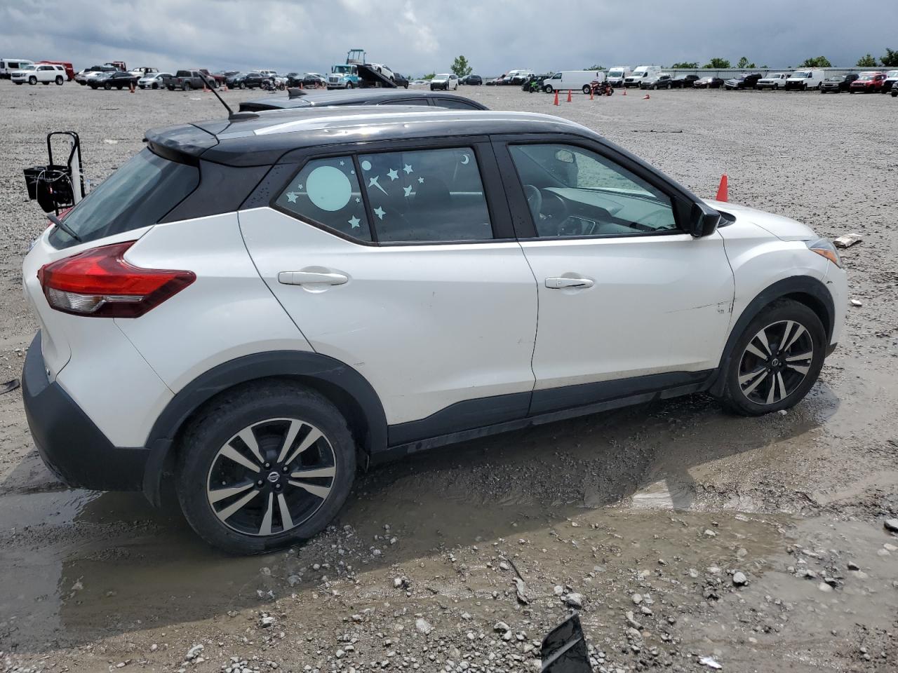 Photo 2 VIN: 3N1CP5CU6JL544949 - NISSAN KICKS 