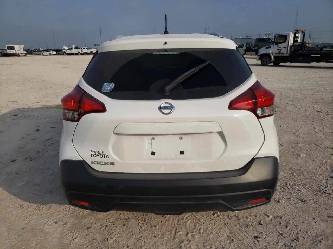 Photo 5 VIN: 3N1CP5CU6JL545261 - NISSAN KICKS 