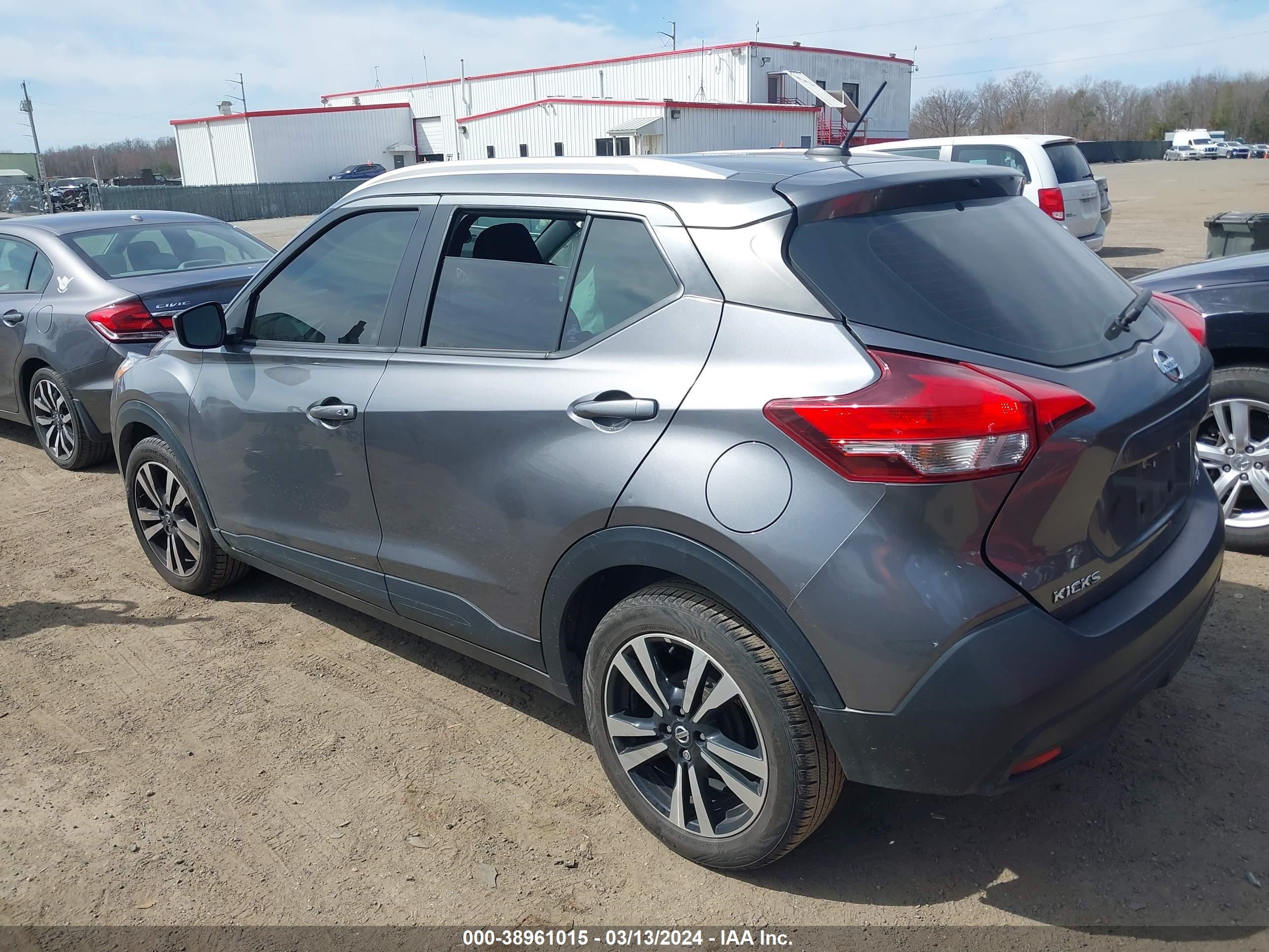 Photo 2 VIN: 3N1CP5CU6KL532883 - NISSAN KICKS 