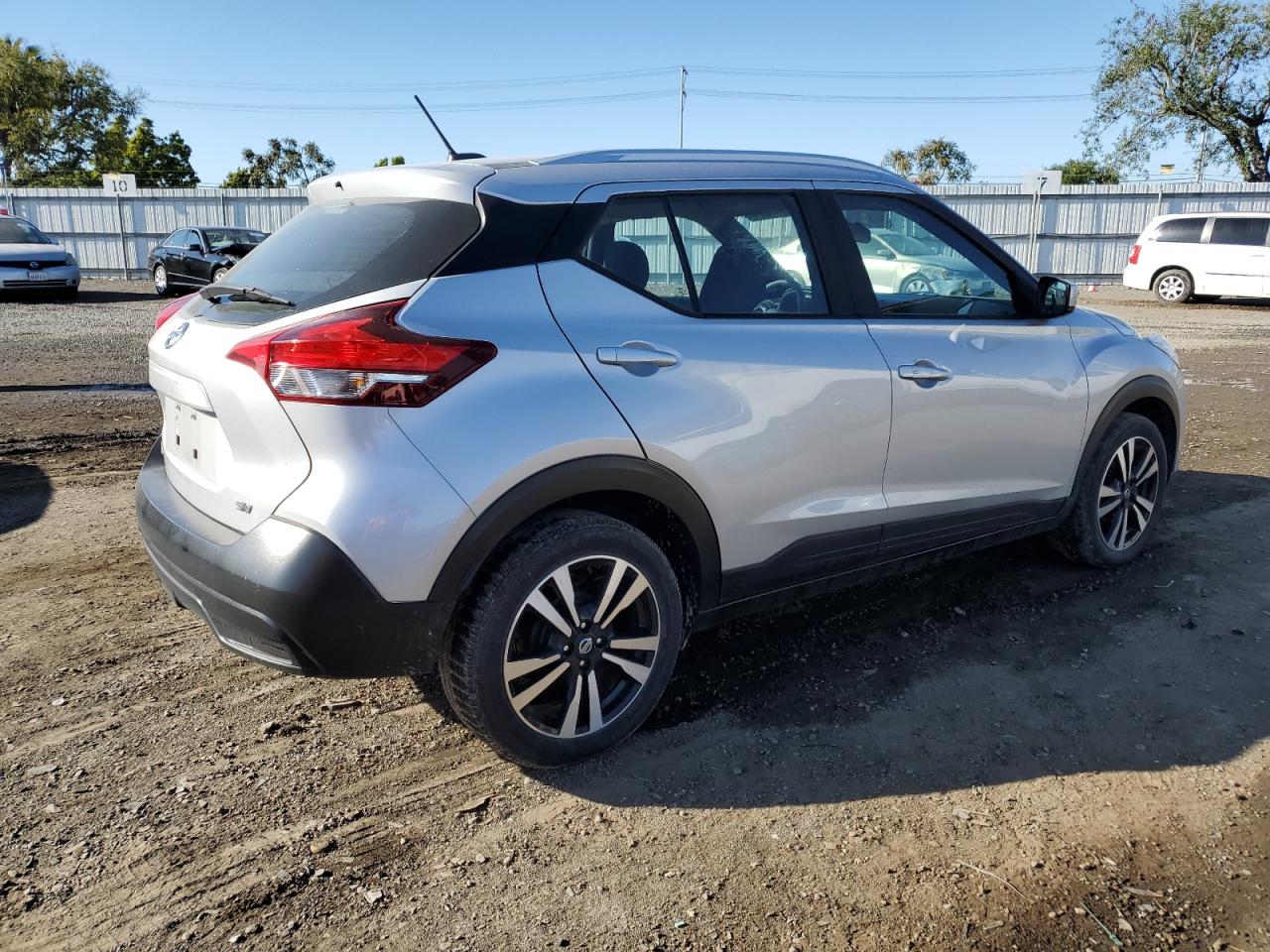 Photo 2 VIN: 3N1CP5CU6KL552521 - NISSAN KICKS 