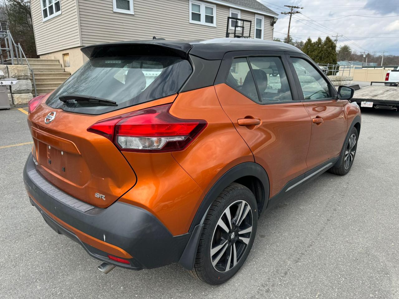 Photo 2 VIN: 3N1CP5CU6KL561185 - NISSAN KICKS 