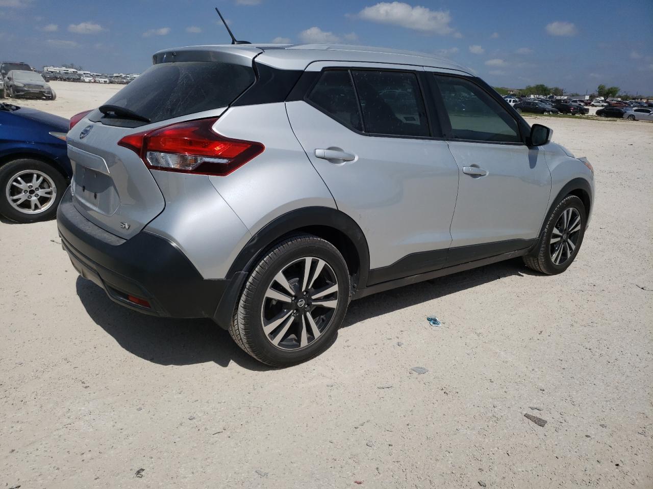 Photo 2 VIN: 3N1CP5CU7JL527156 - NISSAN KICKS 