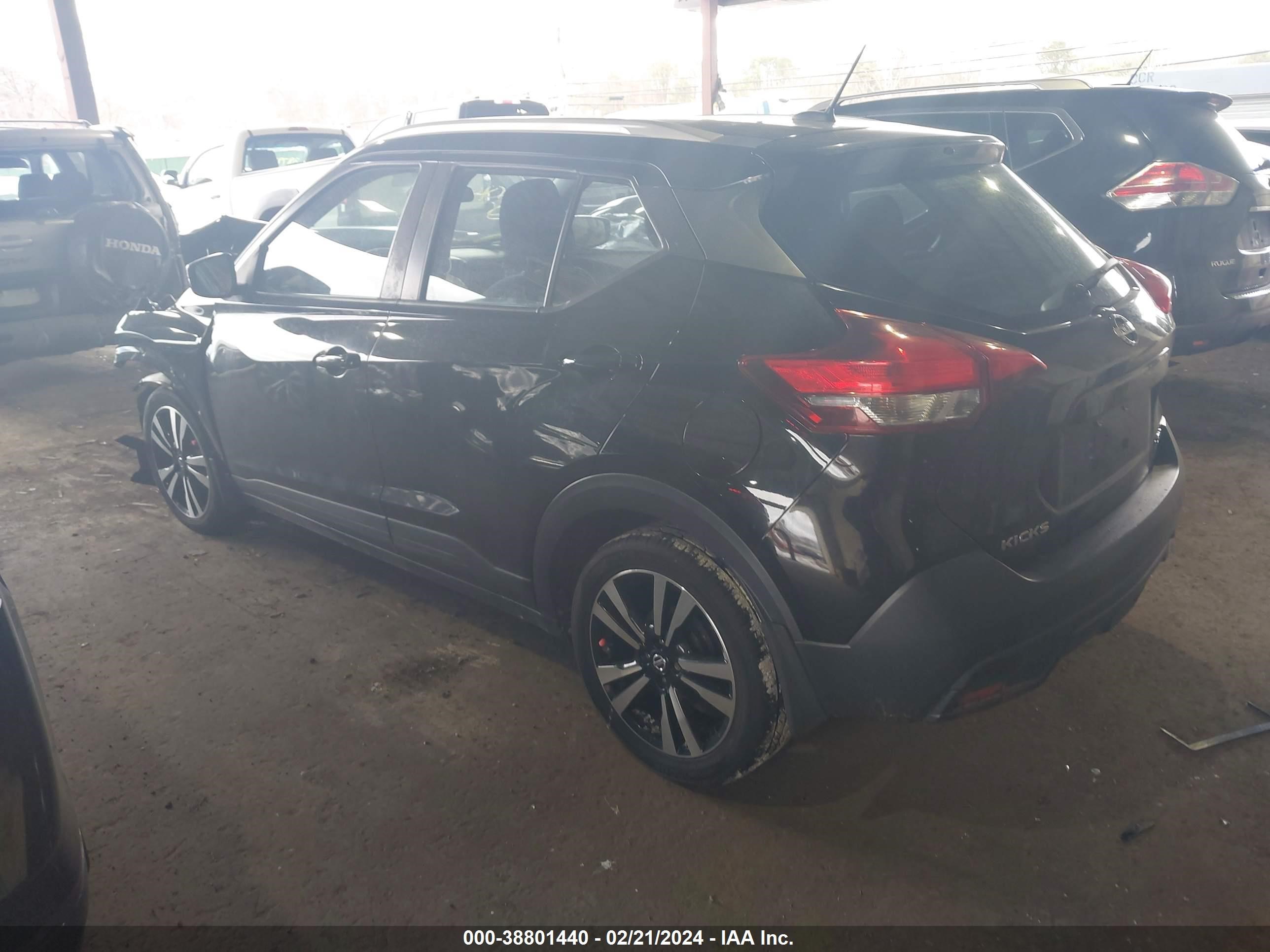 Photo 2 VIN: 3N1CP5CU7JL527934 - NISSAN KICKS 