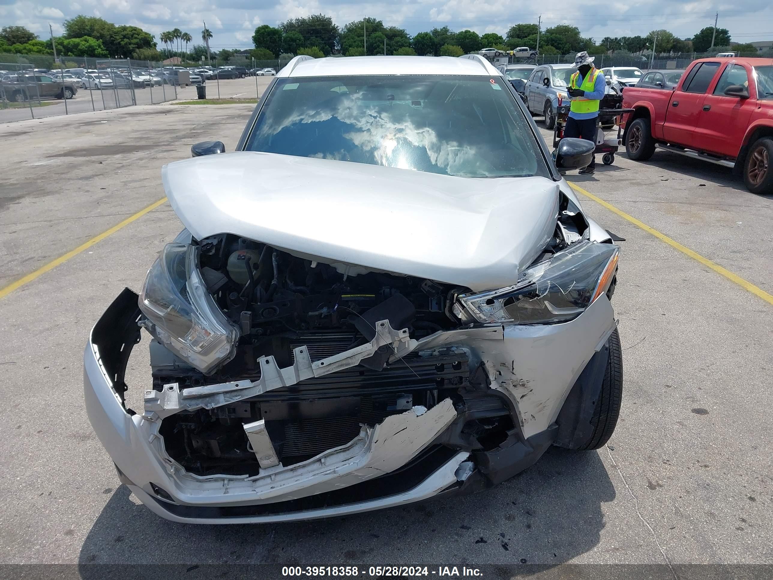 Photo 12 VIN: 3N1CP5CU7JL535127 - NISSAN KICKS 