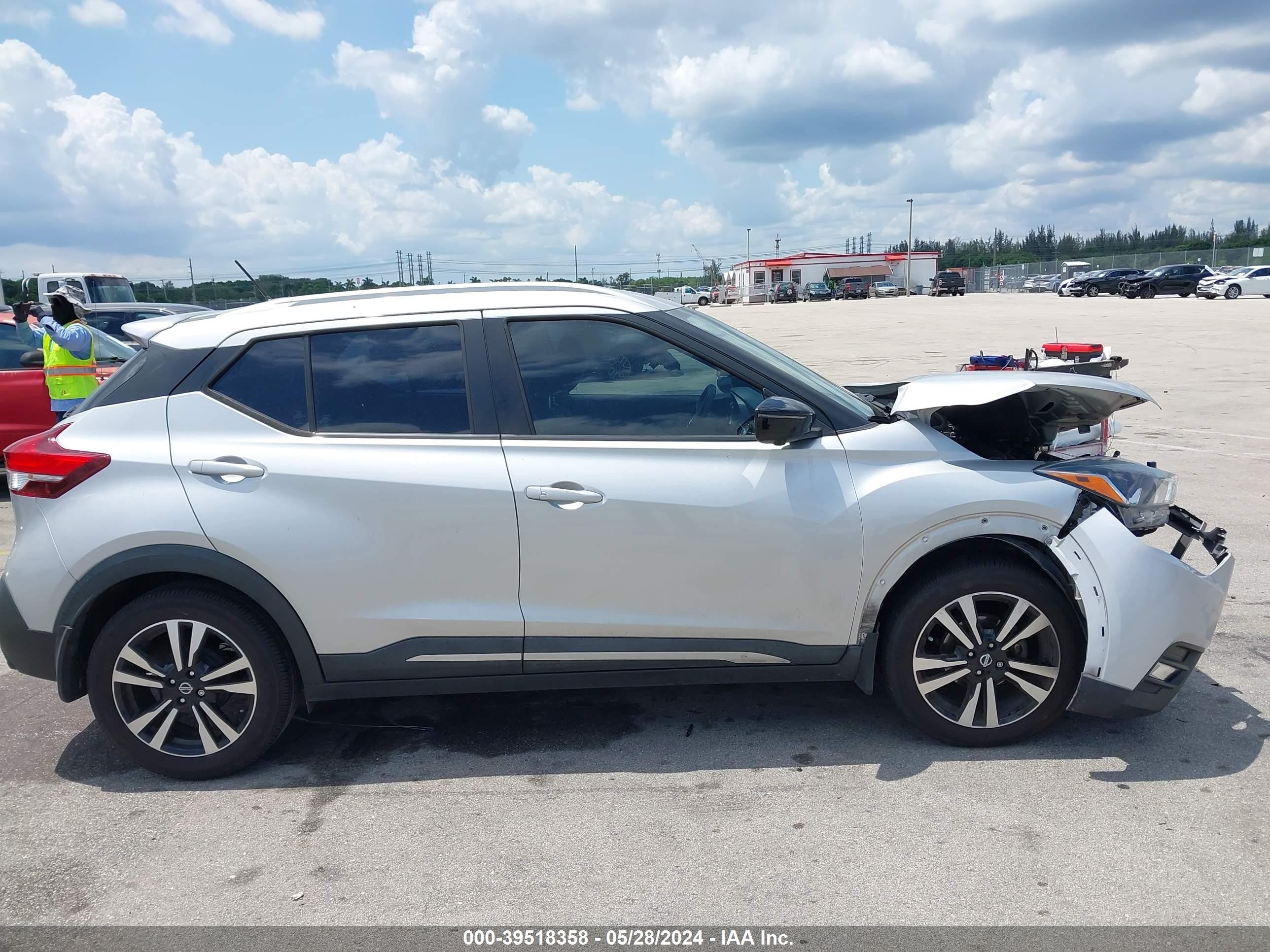 Photo 13 VIN: 3N1CP5CU7JL535127 - NISSAN KICKS 