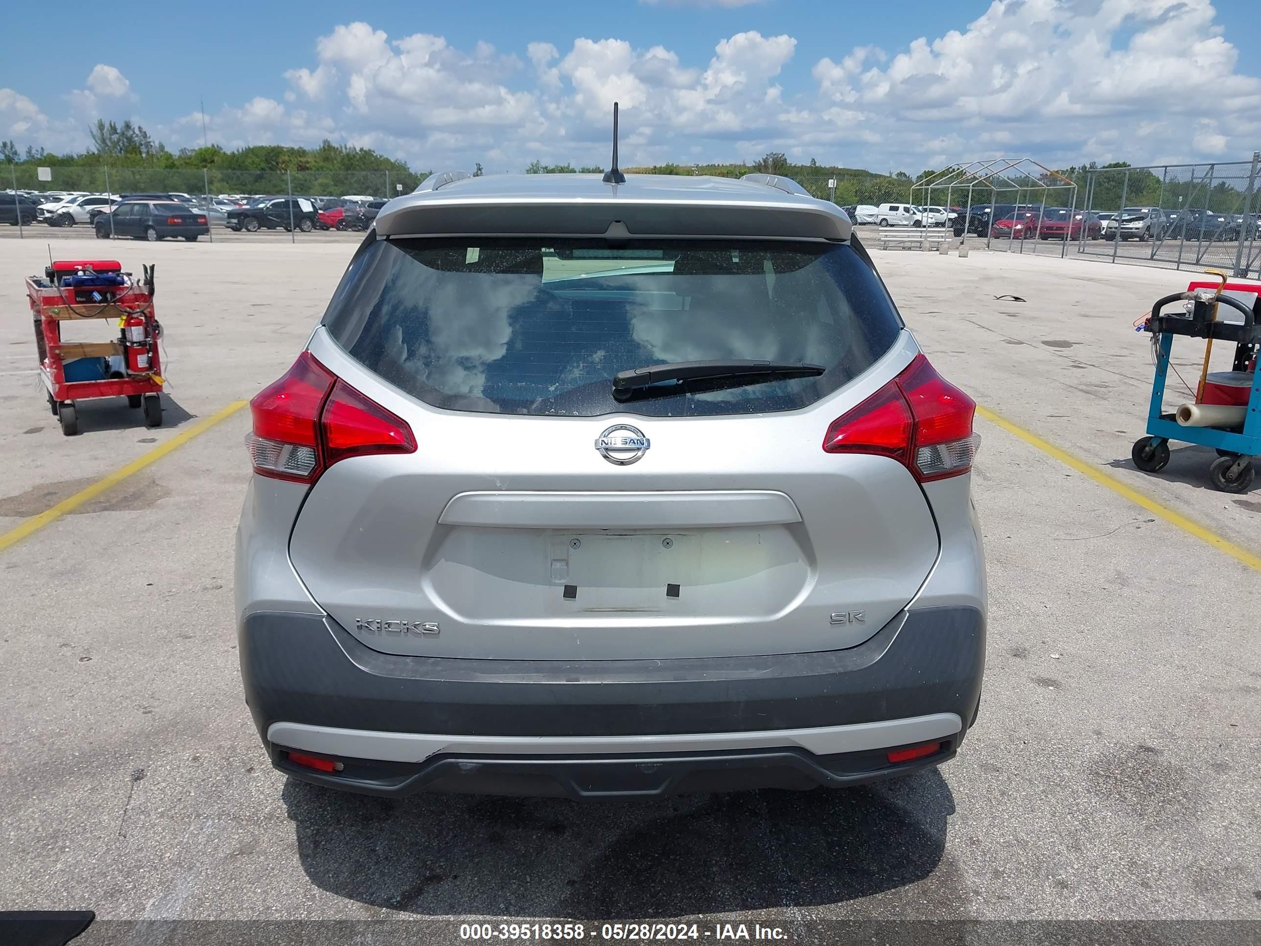 Photo 16 VIN: 3N1CP5CU7JL535127 - NISSAN KICKS 