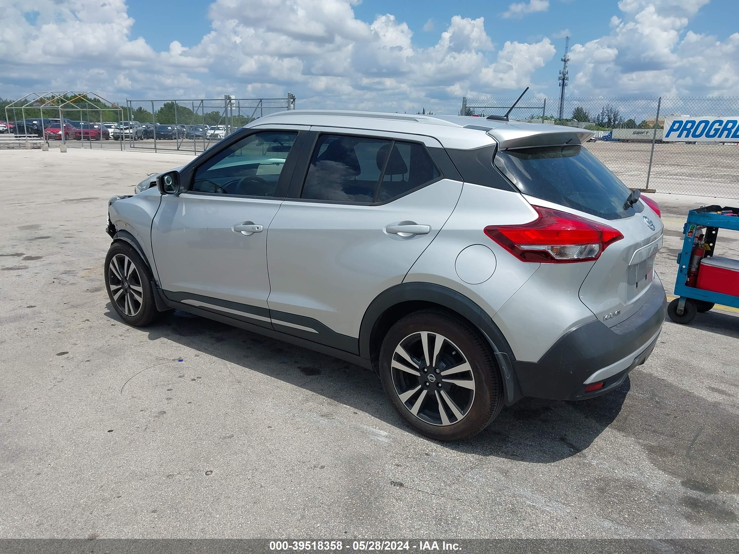 Photo 2 VIN: 3N1CP5CU7JL535127 - NISSAN KICKS 