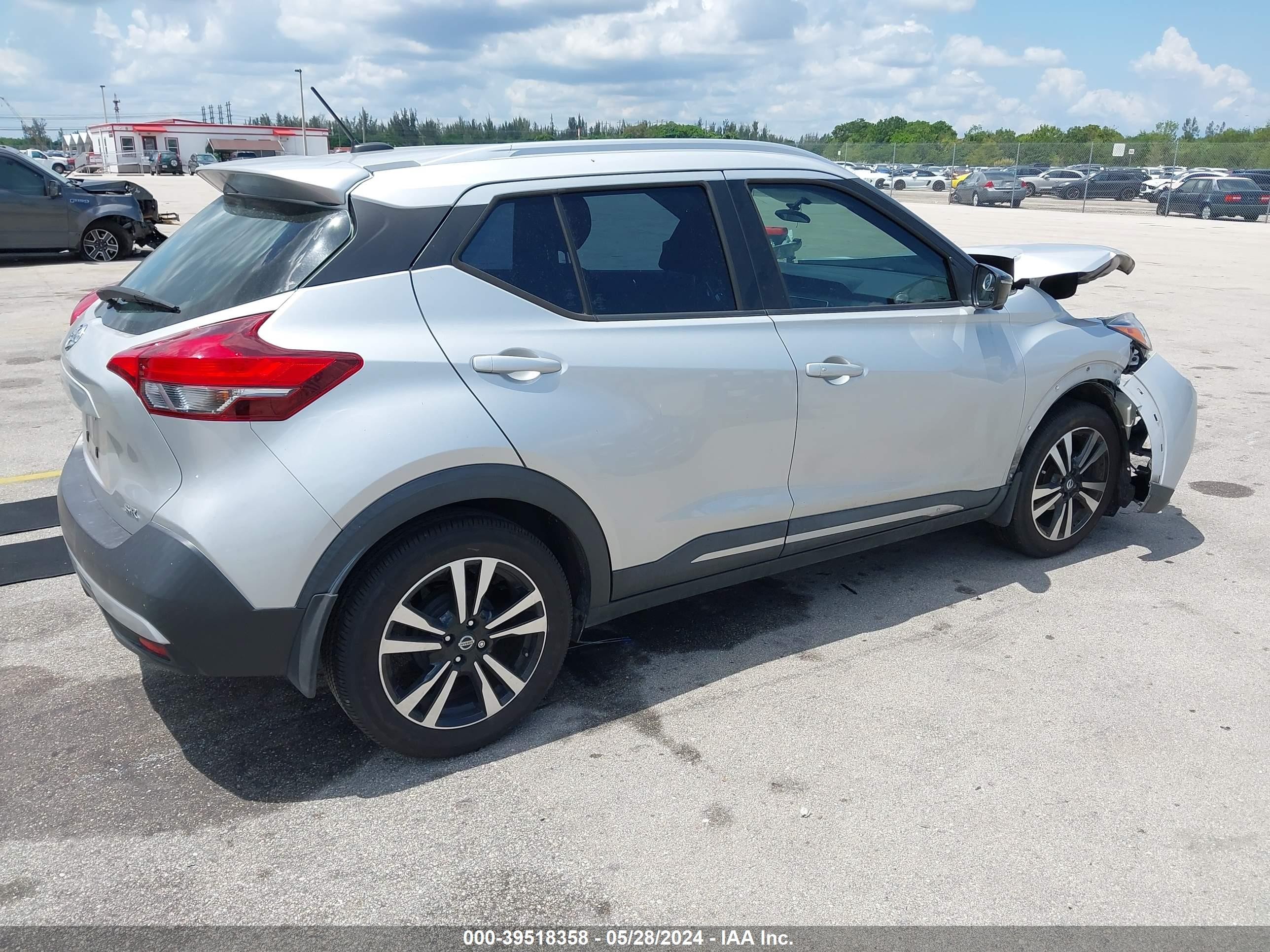 Photo 3 VIN: 3N1CP5CU7JL535127 - NISSAN KICKS 