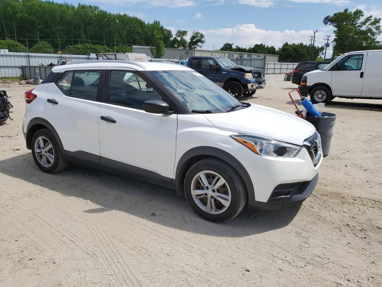 Photo 3 VIN: 3N1CP5CU7JL535533 - NISSAN KICKS 