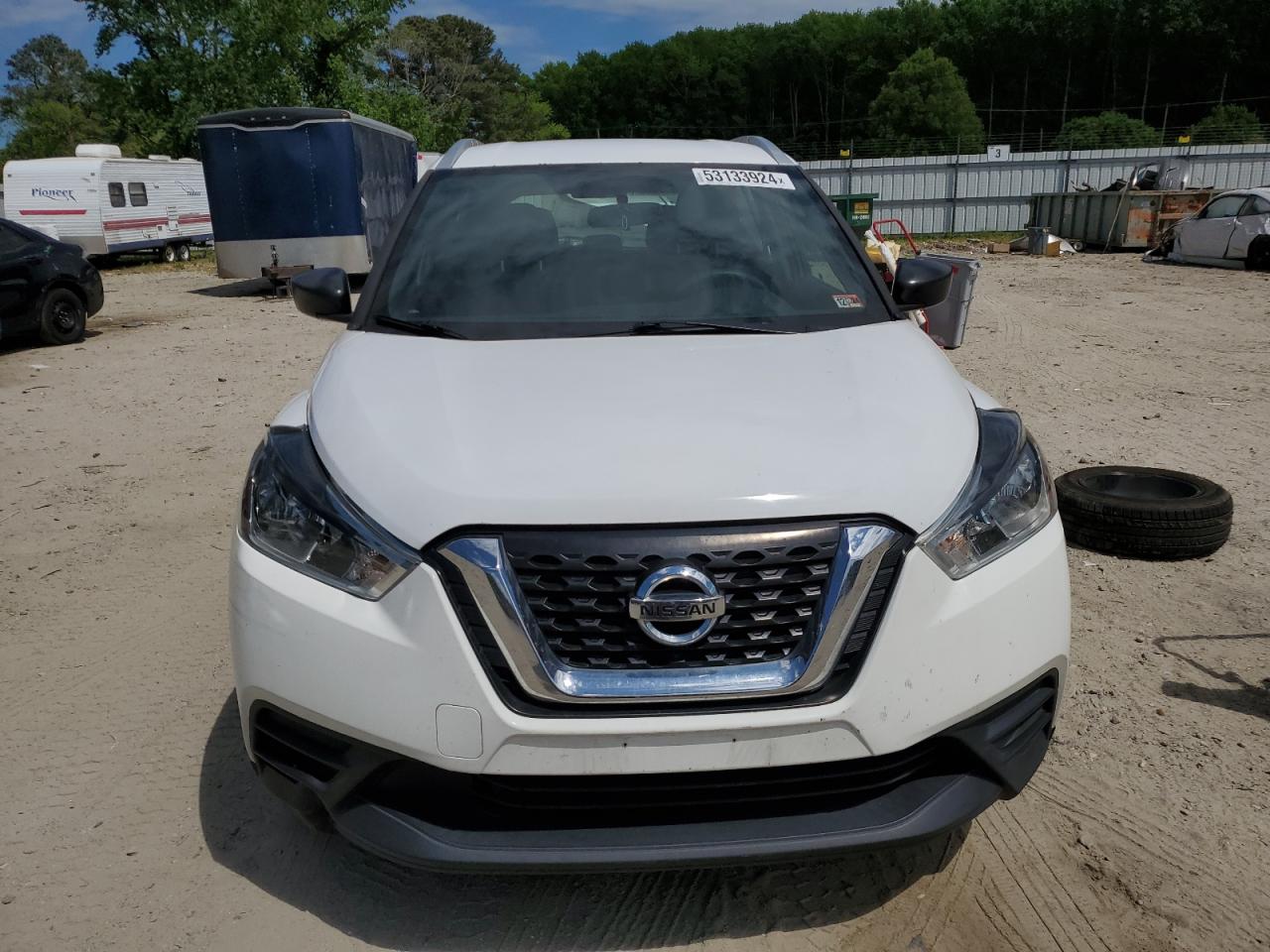 Photo 4 VIN: 3N1CP5CU7JL535533 - NISSAN KICKS 