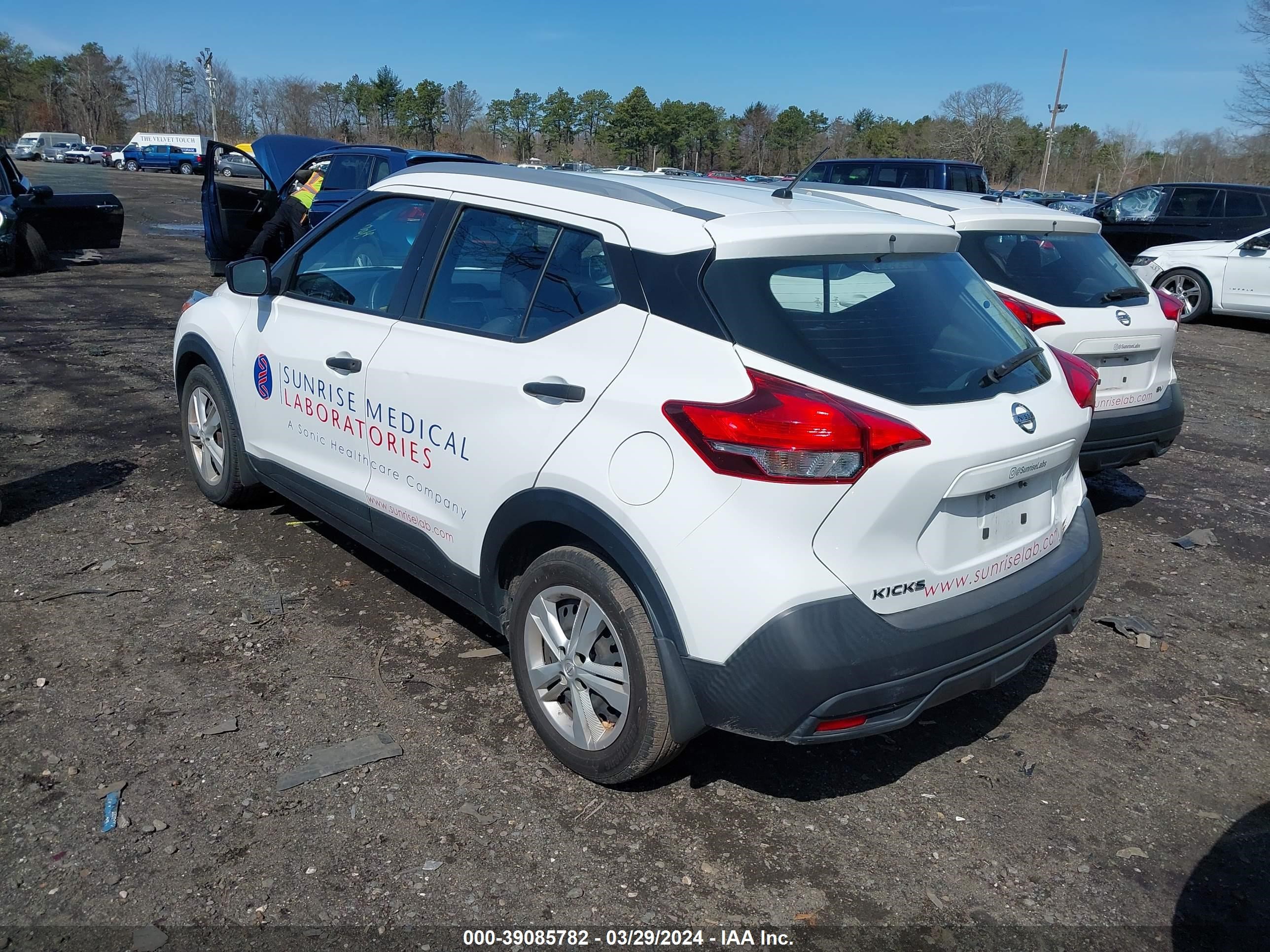 Photo 2 VIN: 3N1CP5CU7KL548526 - NISSAN KICKS 