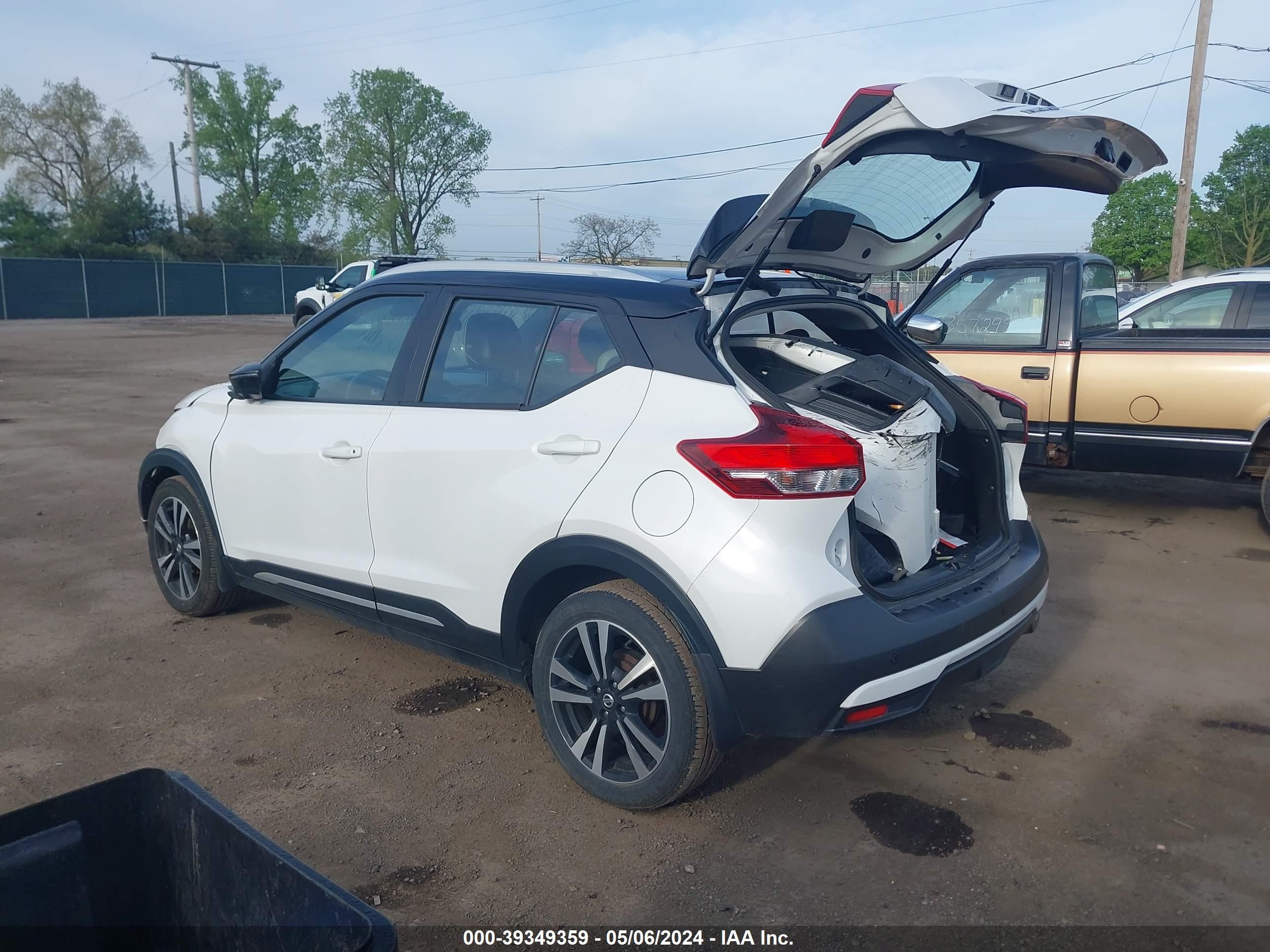 Photo 2 VIN: 3N1CP5CU7KL568159 - NISSAN KICKS 