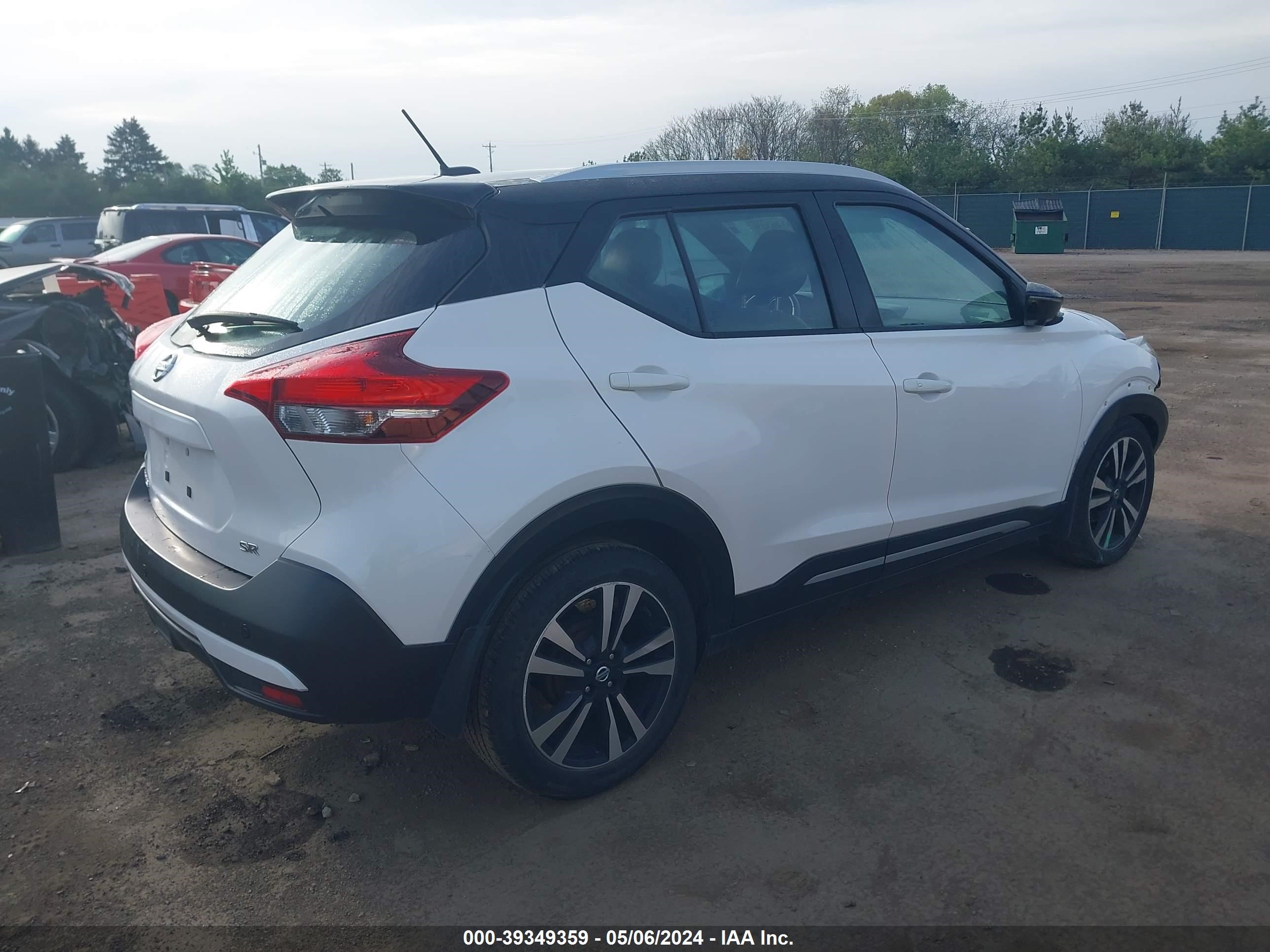 Photo 3 VIN: 3N1CP5CU7KL568159 - NISSAN KICKS 