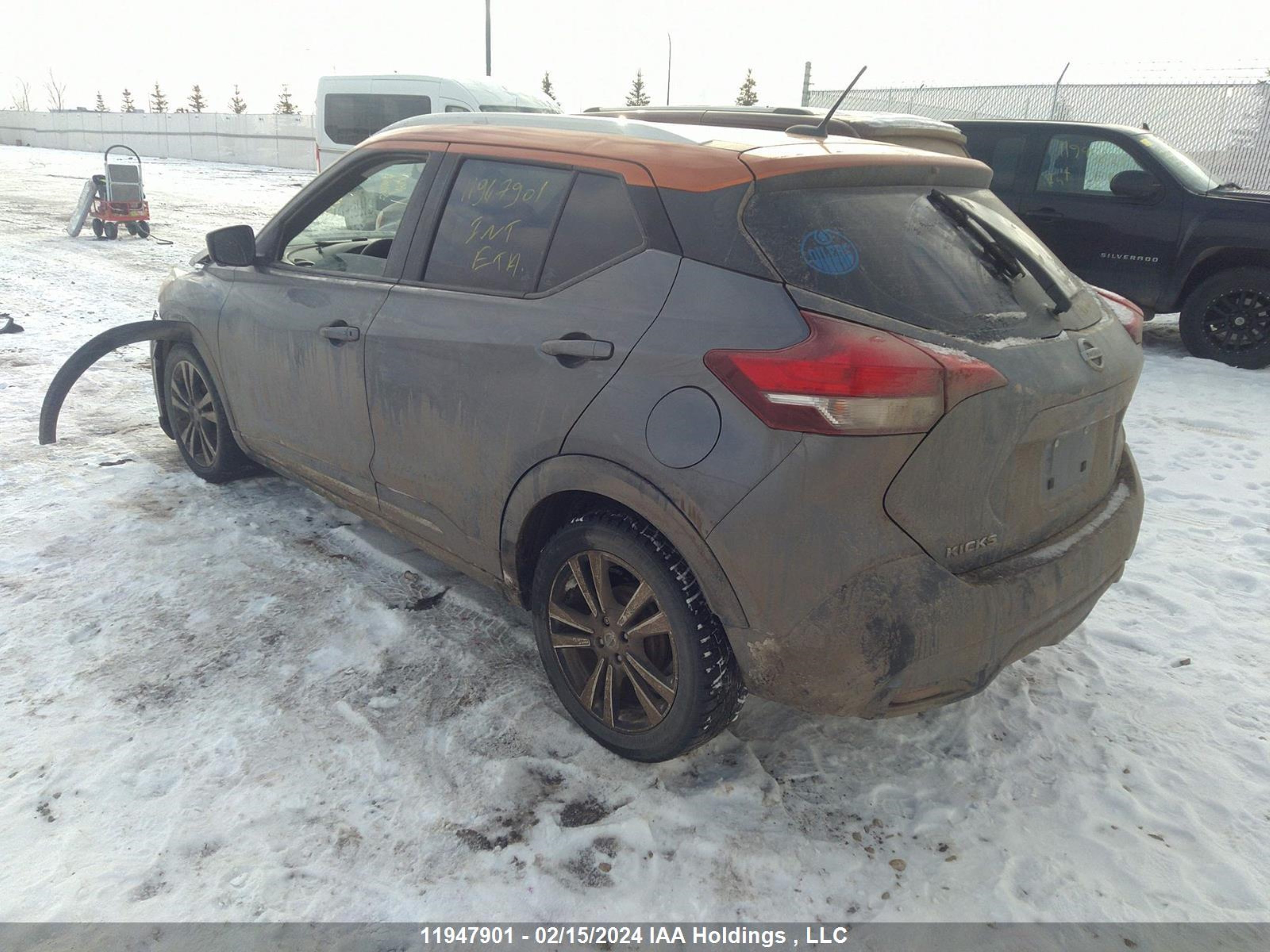 Photo 2 VIN: 3N1CP5CU8JL497634 - NISSAN KICKS 