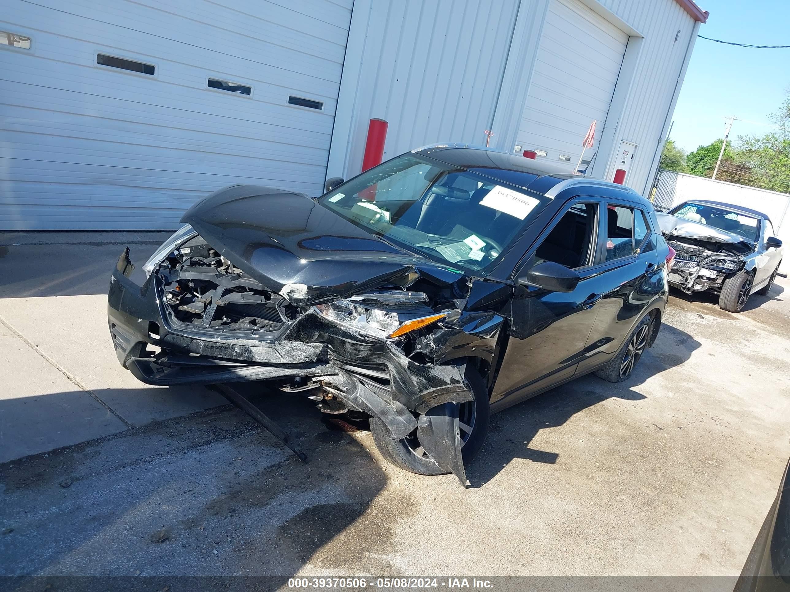 Photo 1 VIN: 3N1CP5CU8JL505828 - NISSAN KICKS 