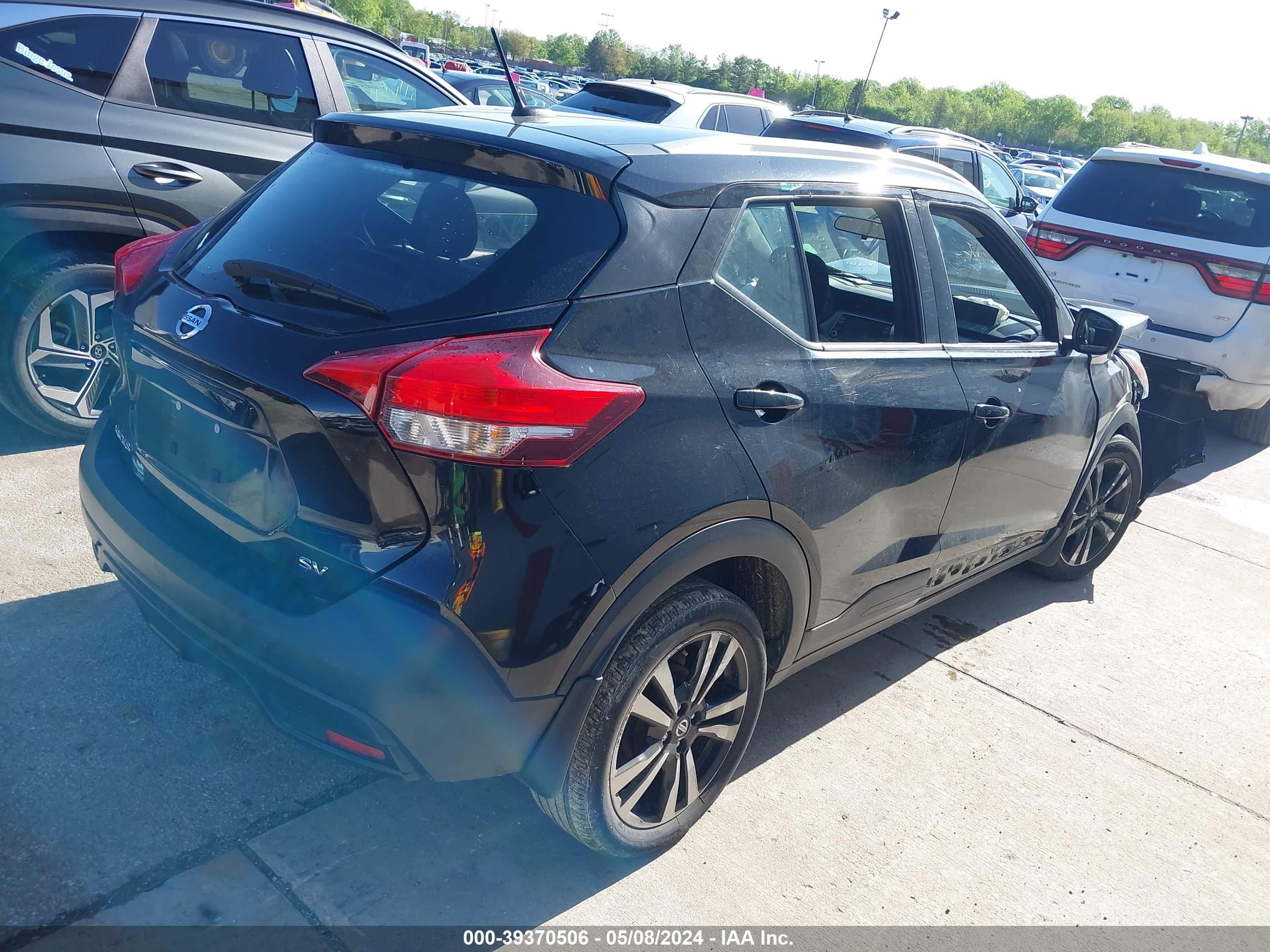 Photo 3 VIN: 3N1CP5CU8JL505828 - NISSAN KICKS 