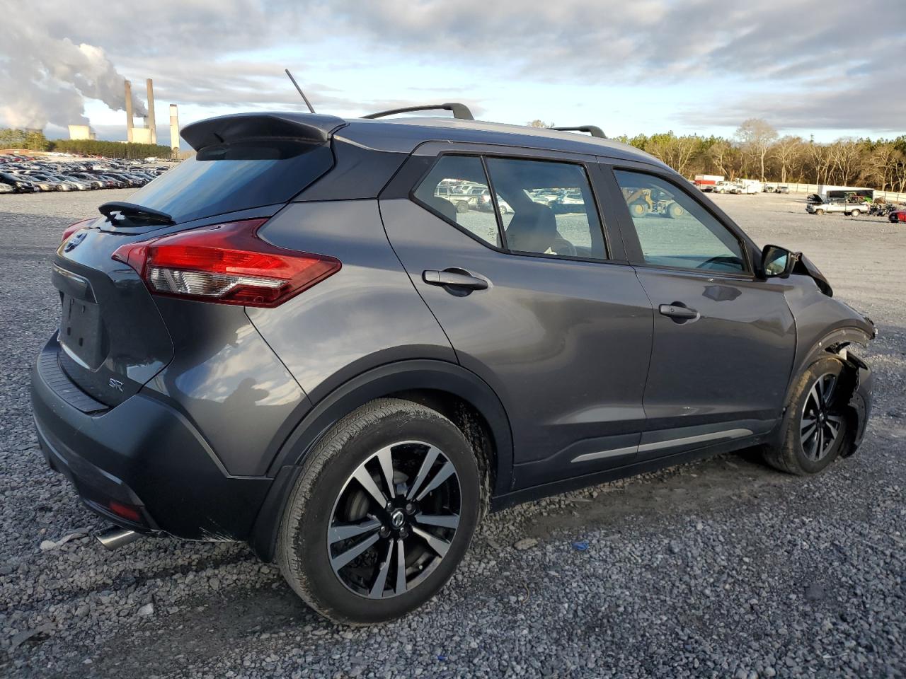 Photo 2 VIN: 3N1CP5CU8JL527621 - NISSAN KICKS 