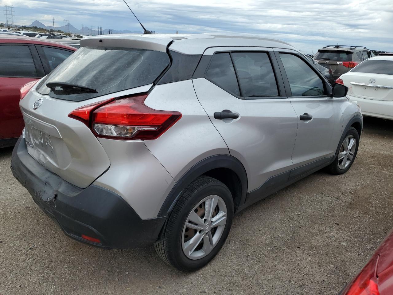 Photo 2 VIN: 3N1CP5CU8JL542278 - NISSAN KICKS 