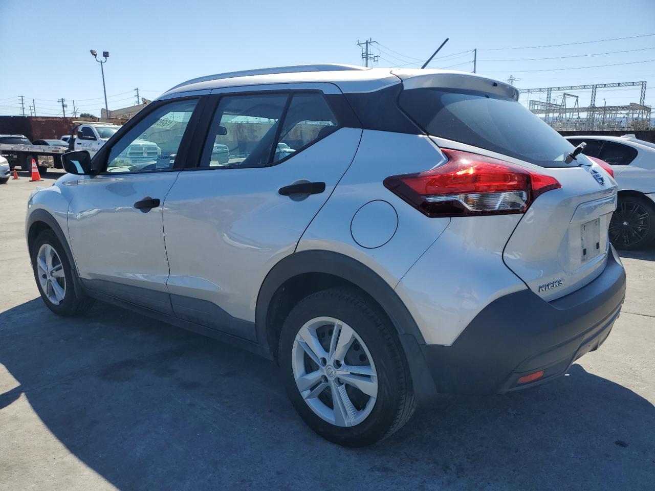 Photo 1 VIN: 3N1CP5CU8JL542426 - NISSAN KICKS 