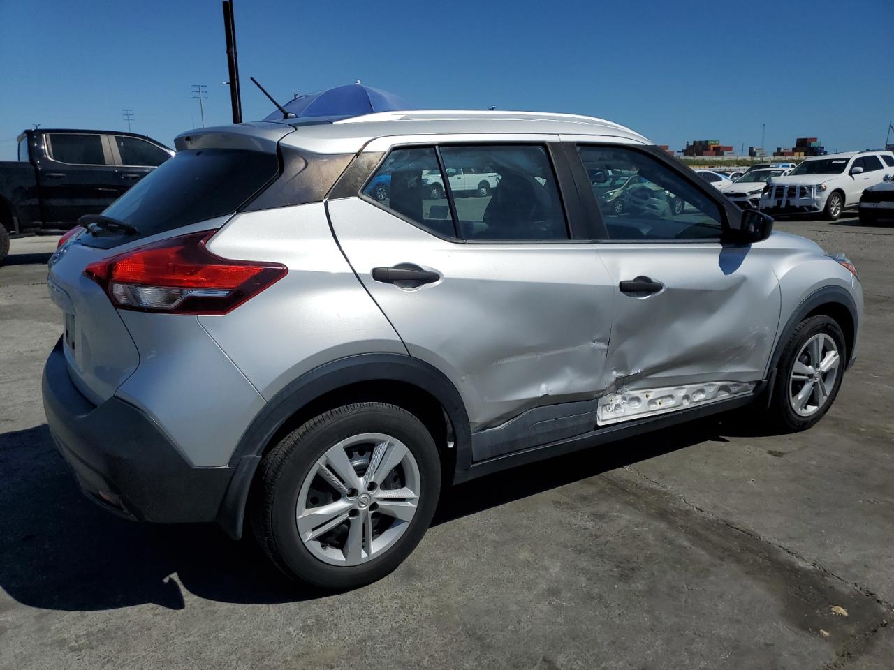 Photo 2 VIN: 3N1CP5CU8JL542426 - NISSAN KICKS 