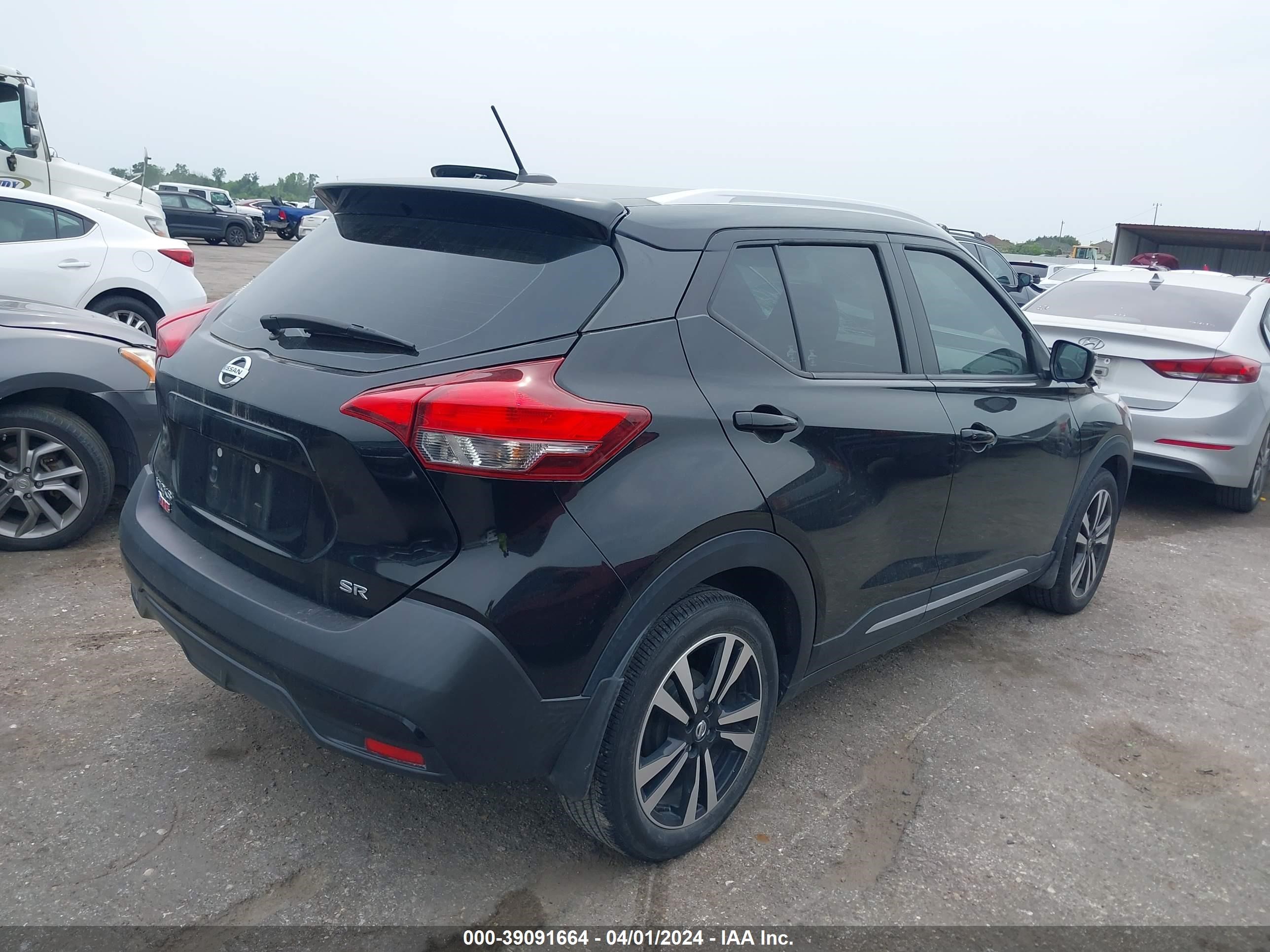 Photo 3 VIN: 3N1CP5CU8KL545330 - NISSAN KICKS 