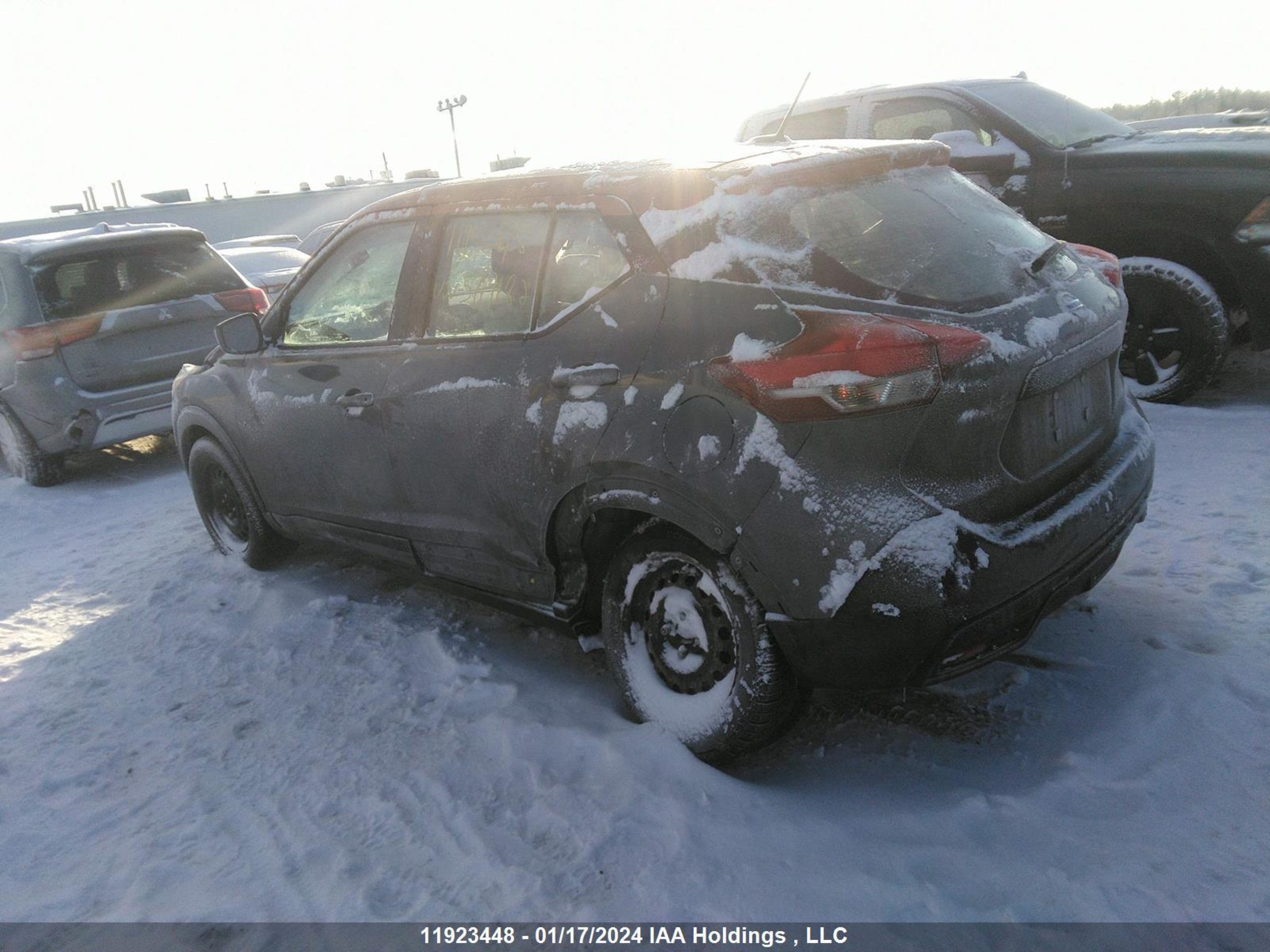 Photo 3 VIN: 3N1CP5CU8KL567182 - NISSAN KICKS 