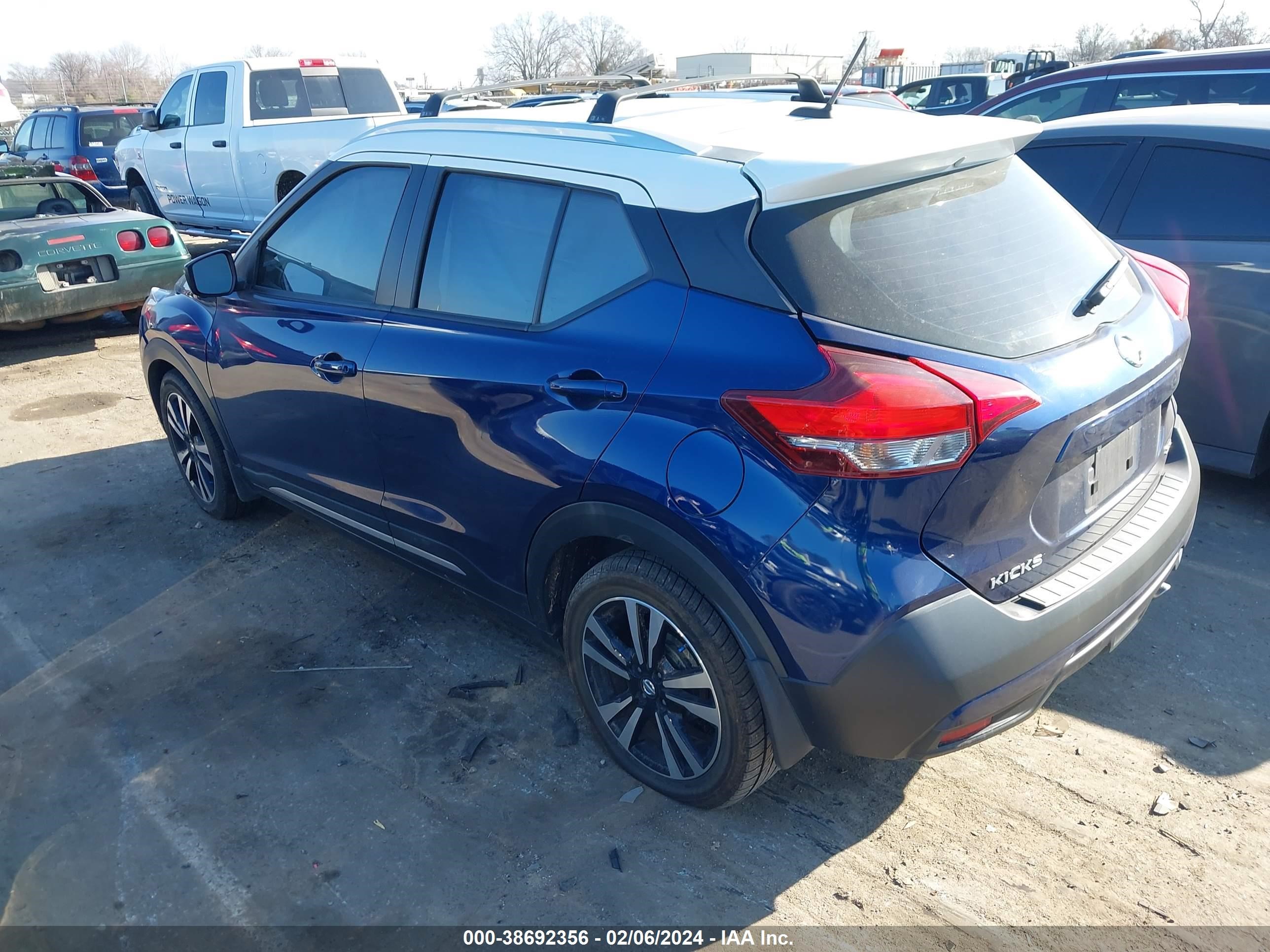 Photo 2 VIN: 3N1CP5CU9JL508639 - NISSAN KICKS 