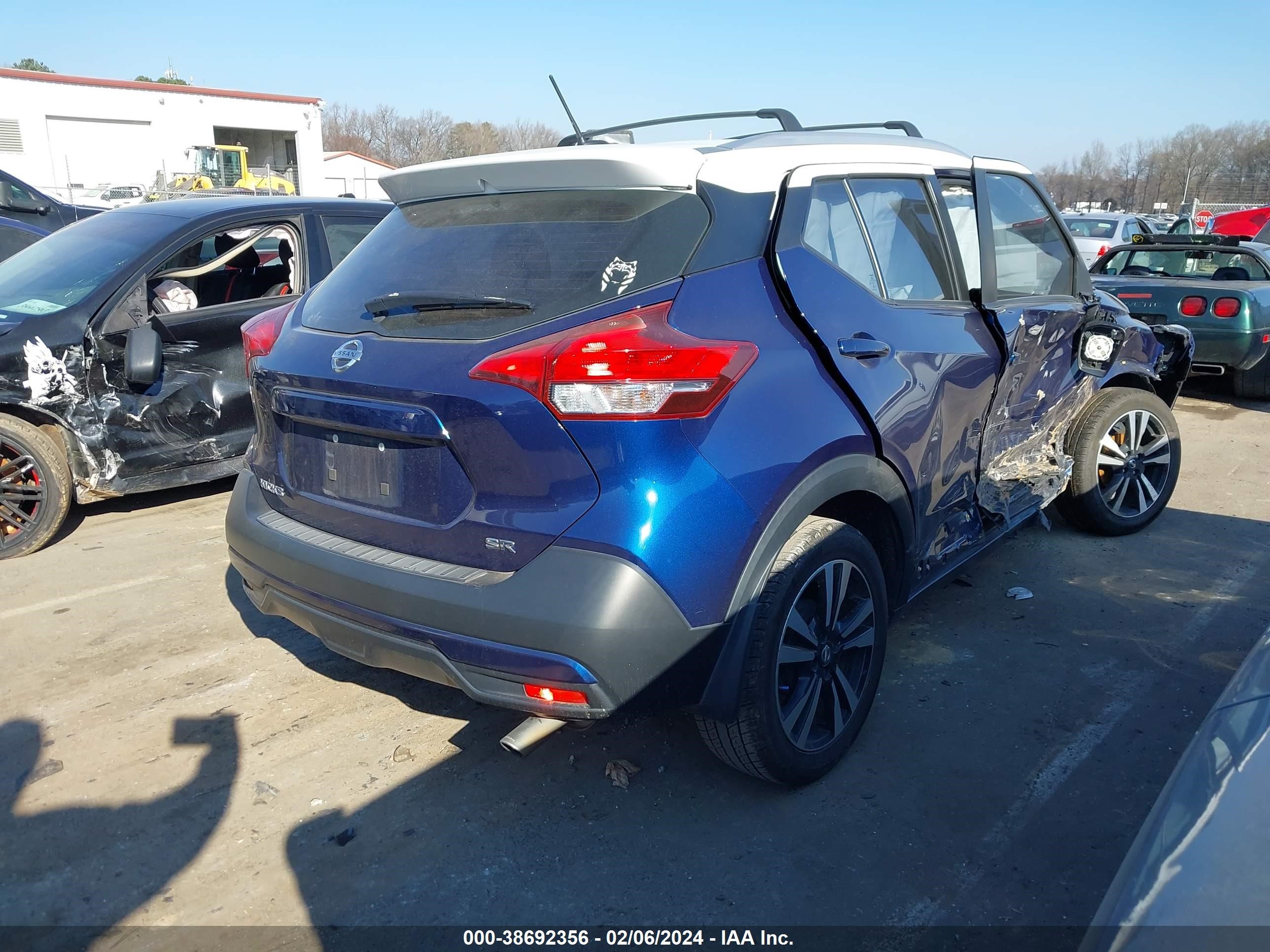 Photo 3 VIN: 3N1CP5CU9JL508639 - NISSAN KICKS 