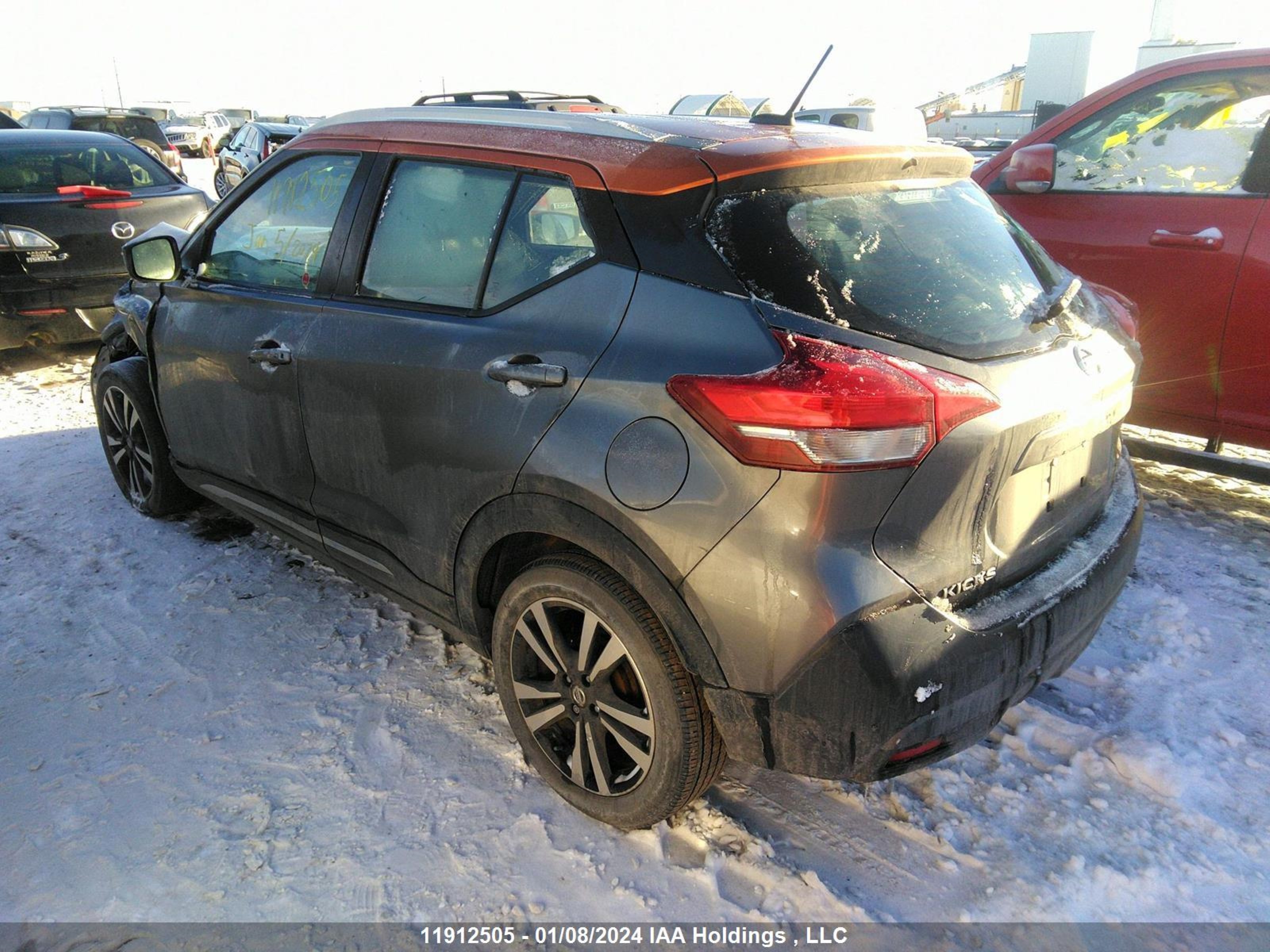 Photo 2 VIN: 3N1CP5CU9JL518913 - NISSAN KICKS 