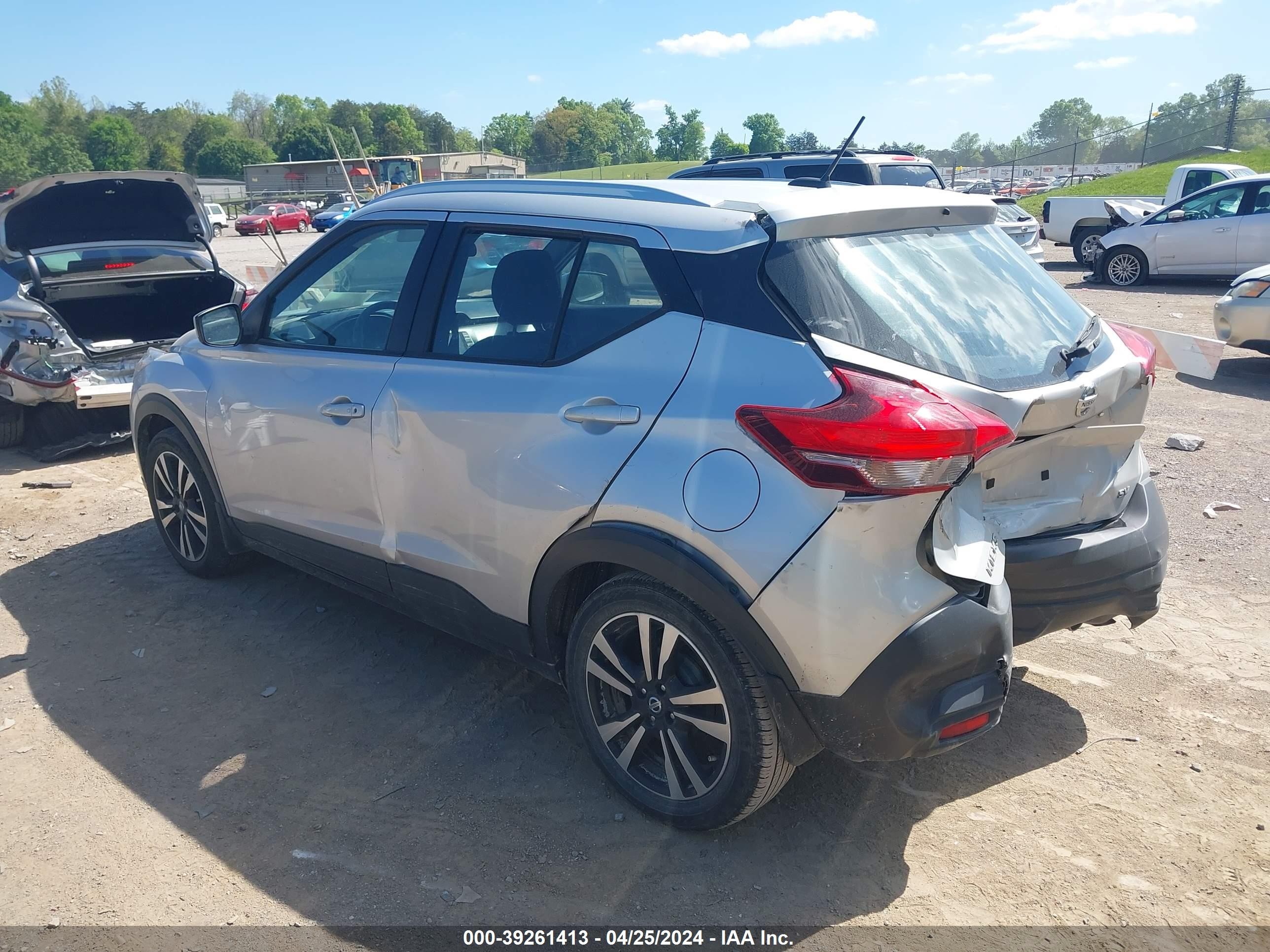 Photo 2 VIN: 3N1CP5CU9JL524470 - NISSAN KICKS 