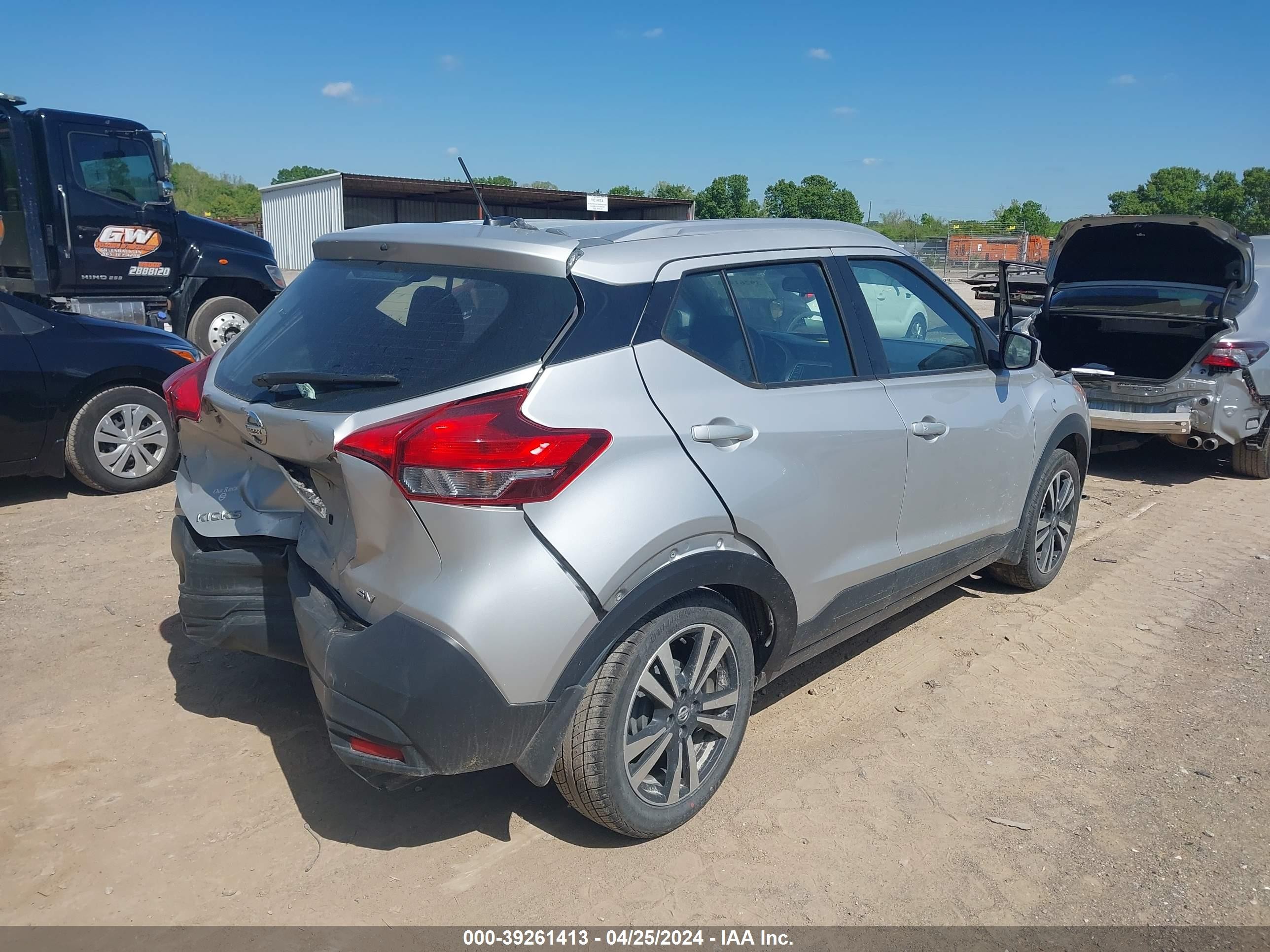 Photo 3 VIN: 3N1CP5CU9JL524470 - NISSAN KICKS 