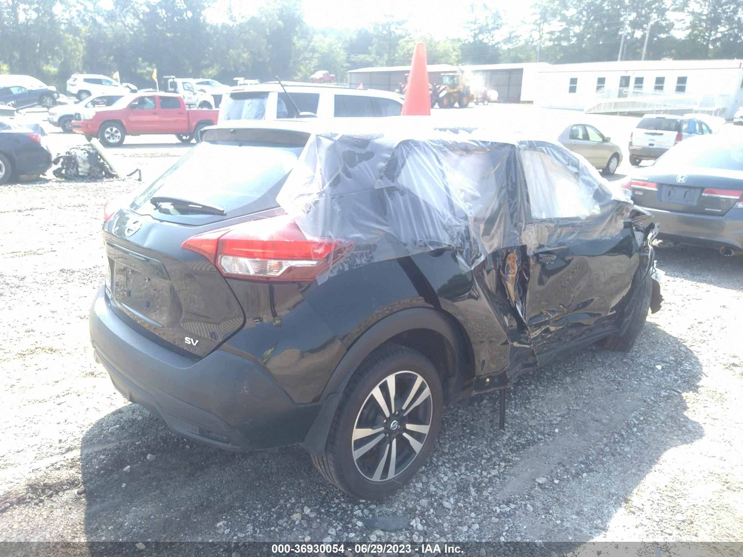 Photo 3 VIN: 3N1CP5CU9JL537526 - NISSAN KICKS 